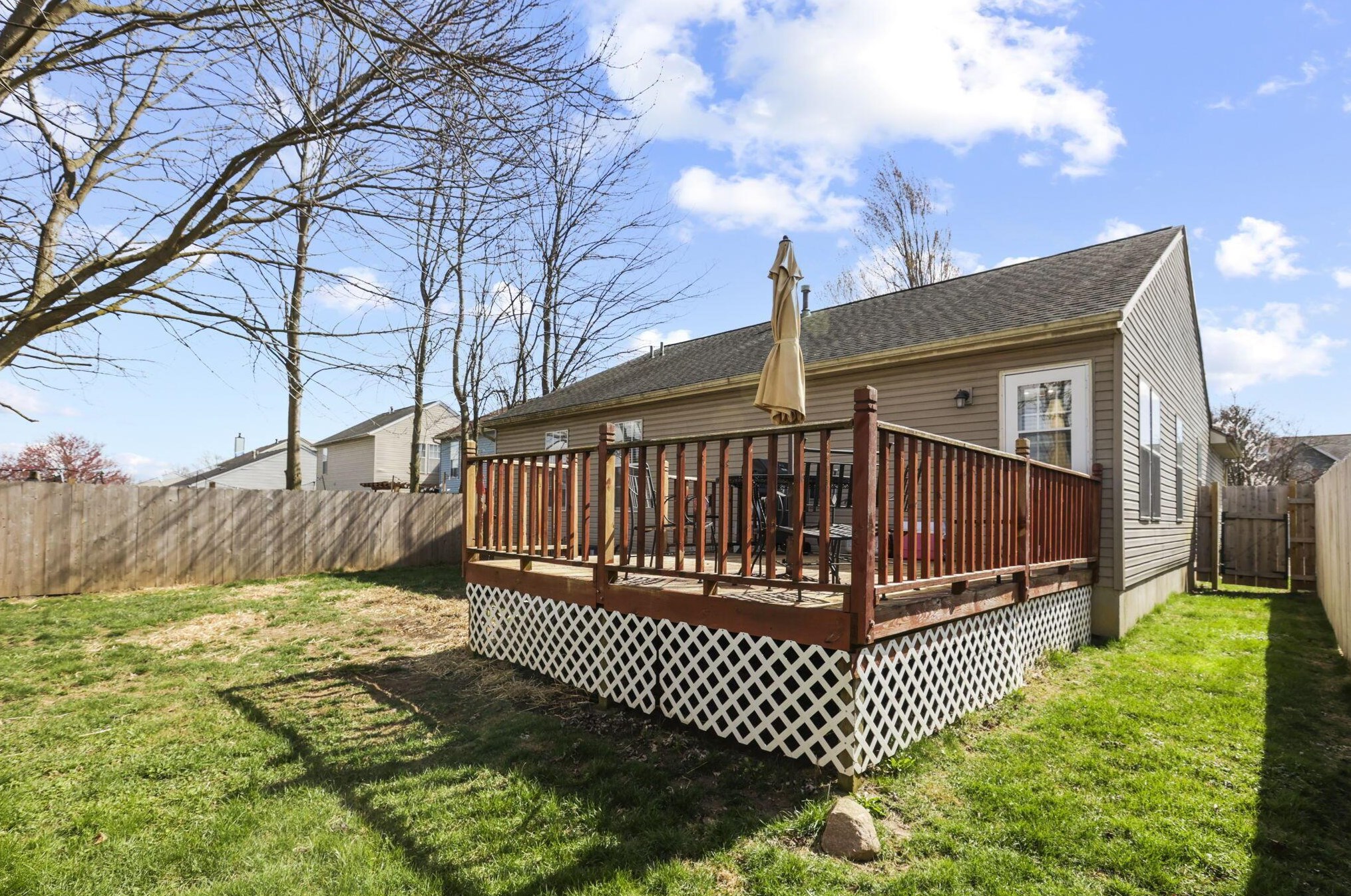 926 Cherry Bud Dr, Columbus OH 43228-5728 exterior