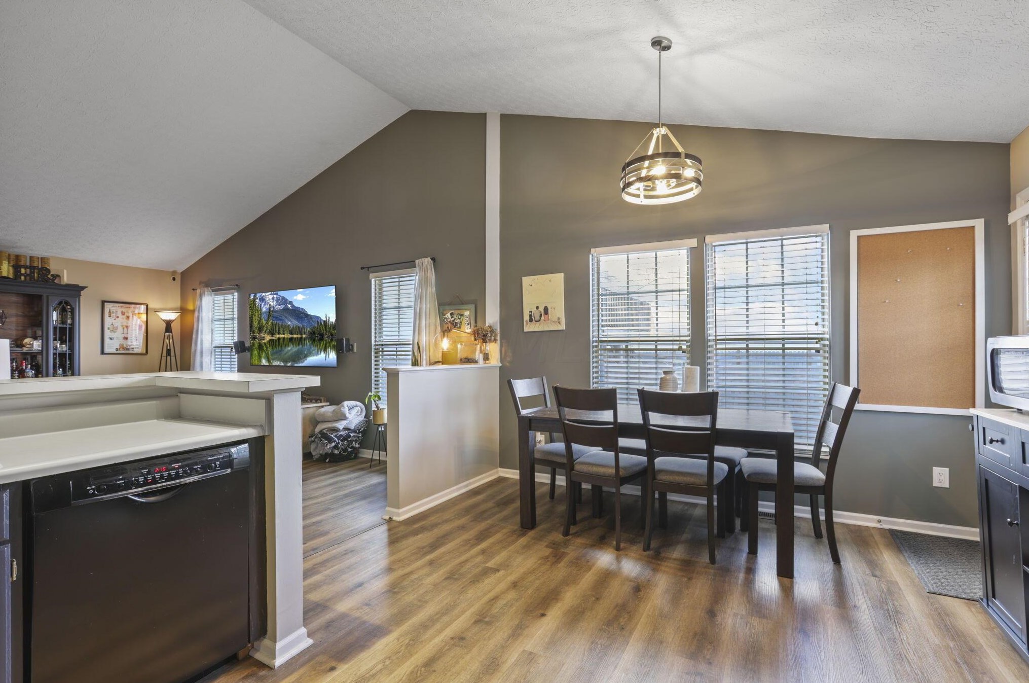 926 Cherry Bud Dr, Columbus OH 43228-5728 exterior