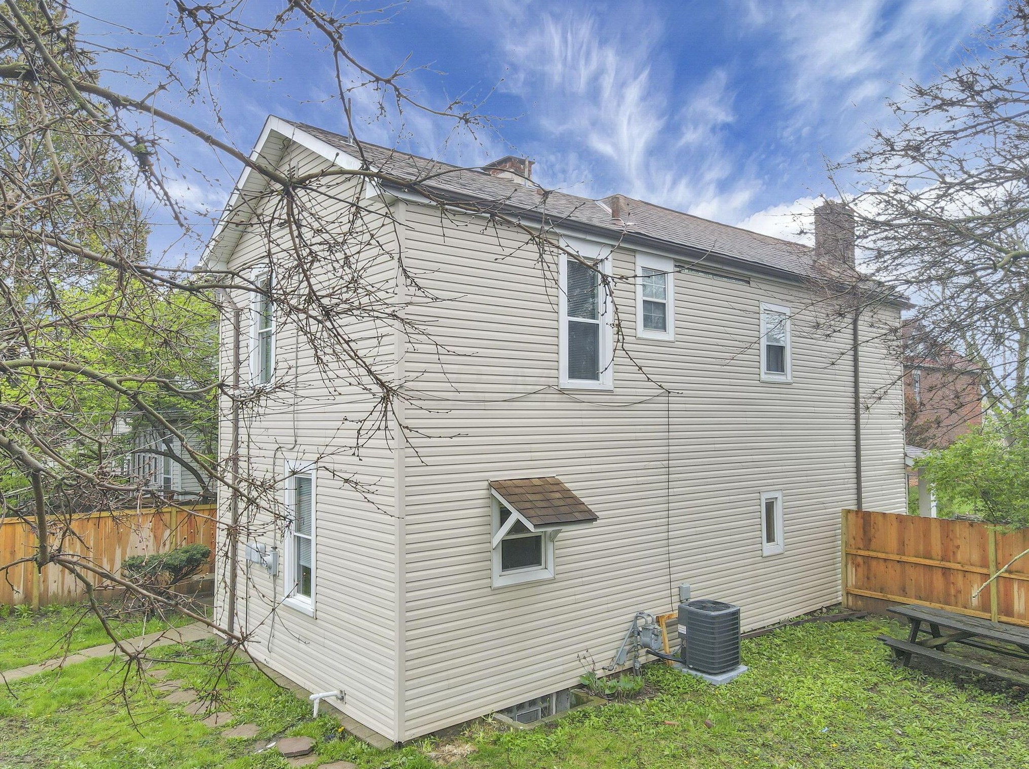 570 Southwood Ave, Columbus OH 43207-1267 exterior