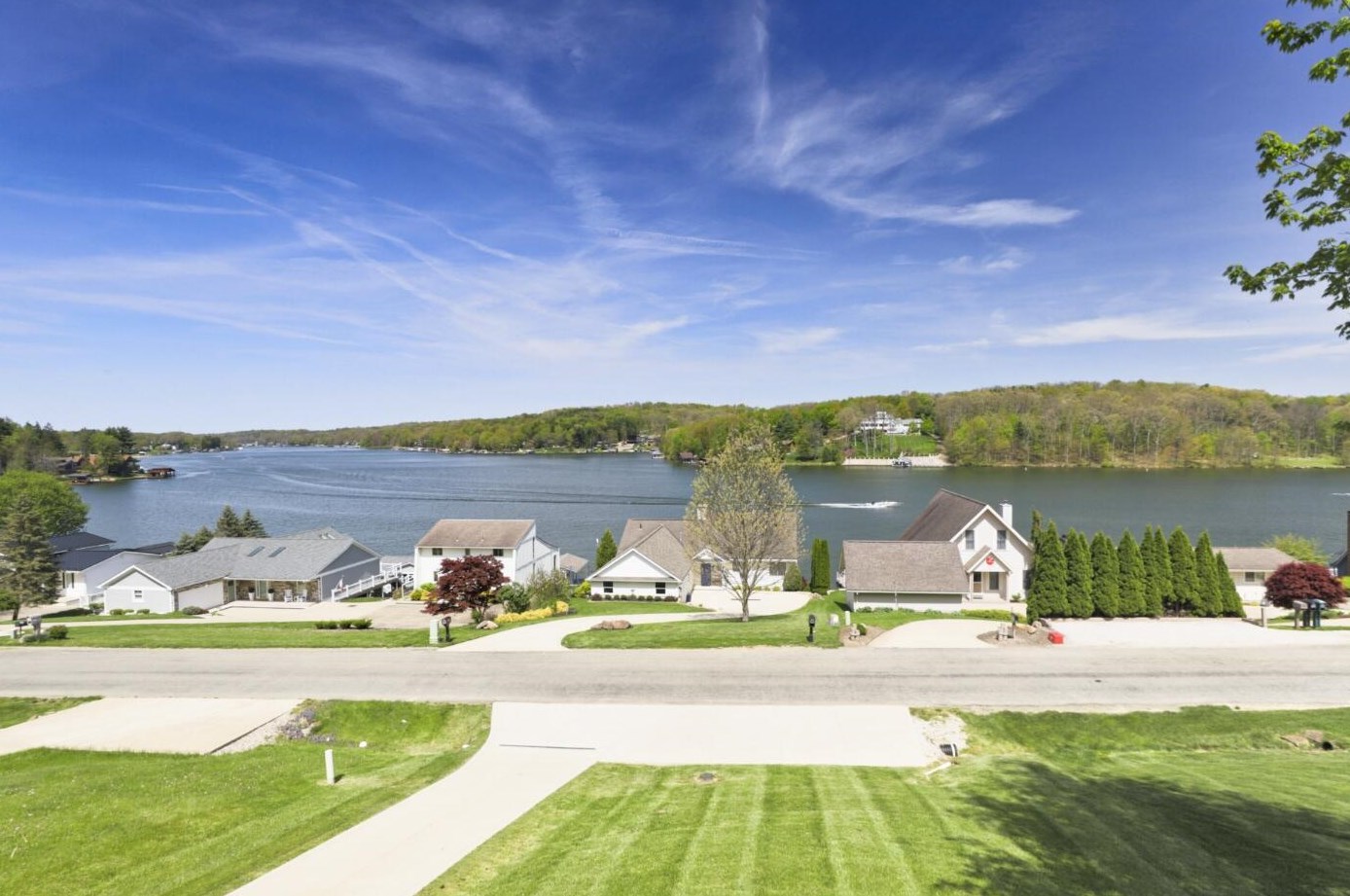416 Lakeview Heights Dr, Howard OH  43028-9565 exterior
