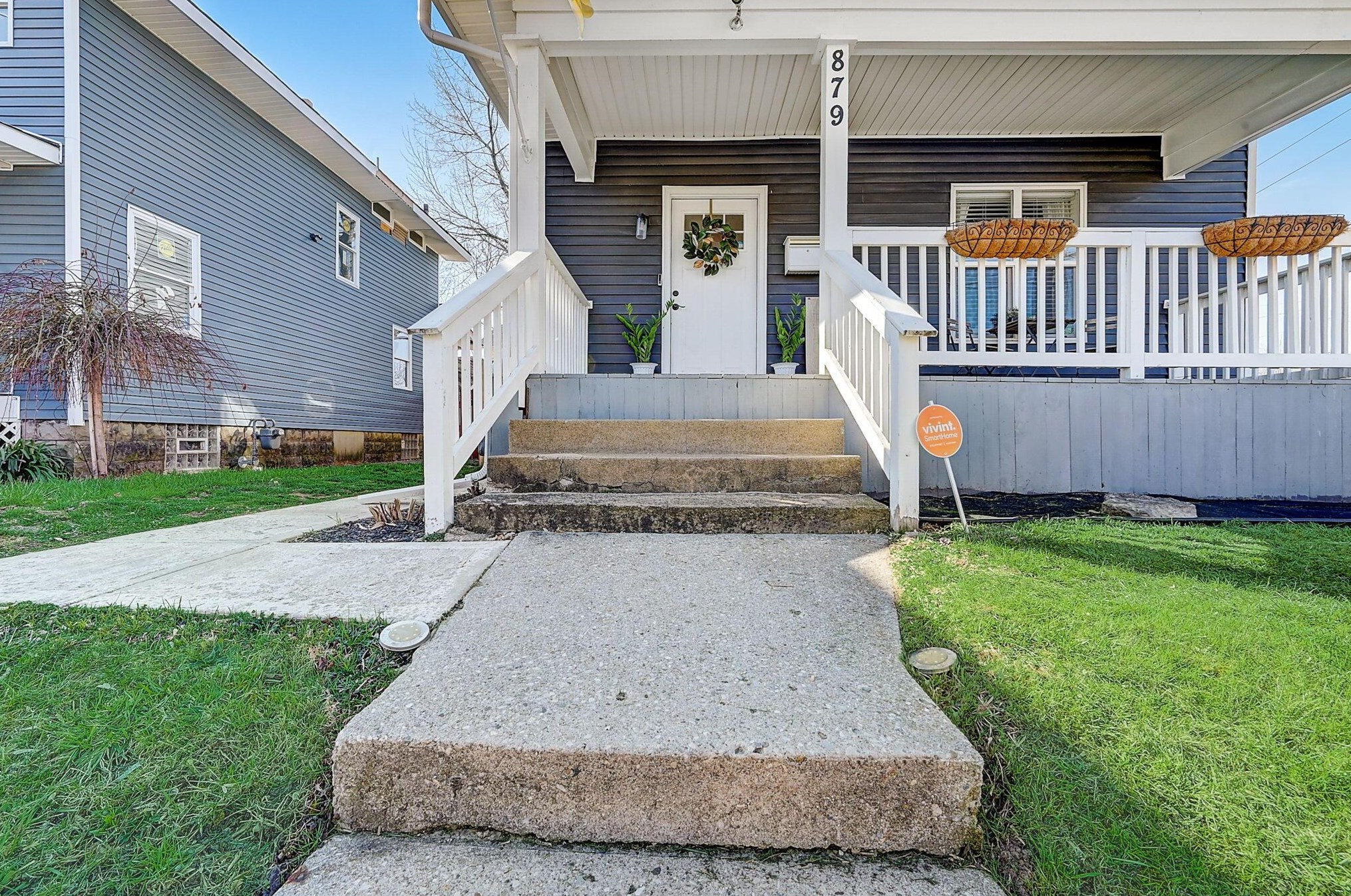 879 Whittier St, Columbus OH  43206-1584 exterior