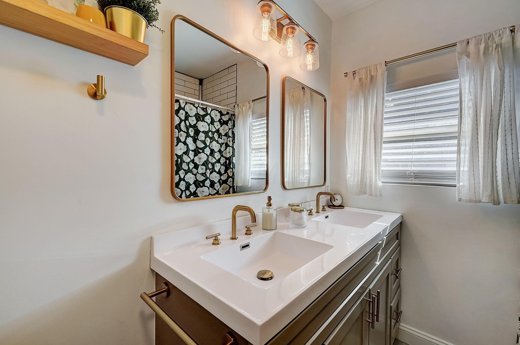 879 Whittier St, Columbus OH  43206-1584 exterior