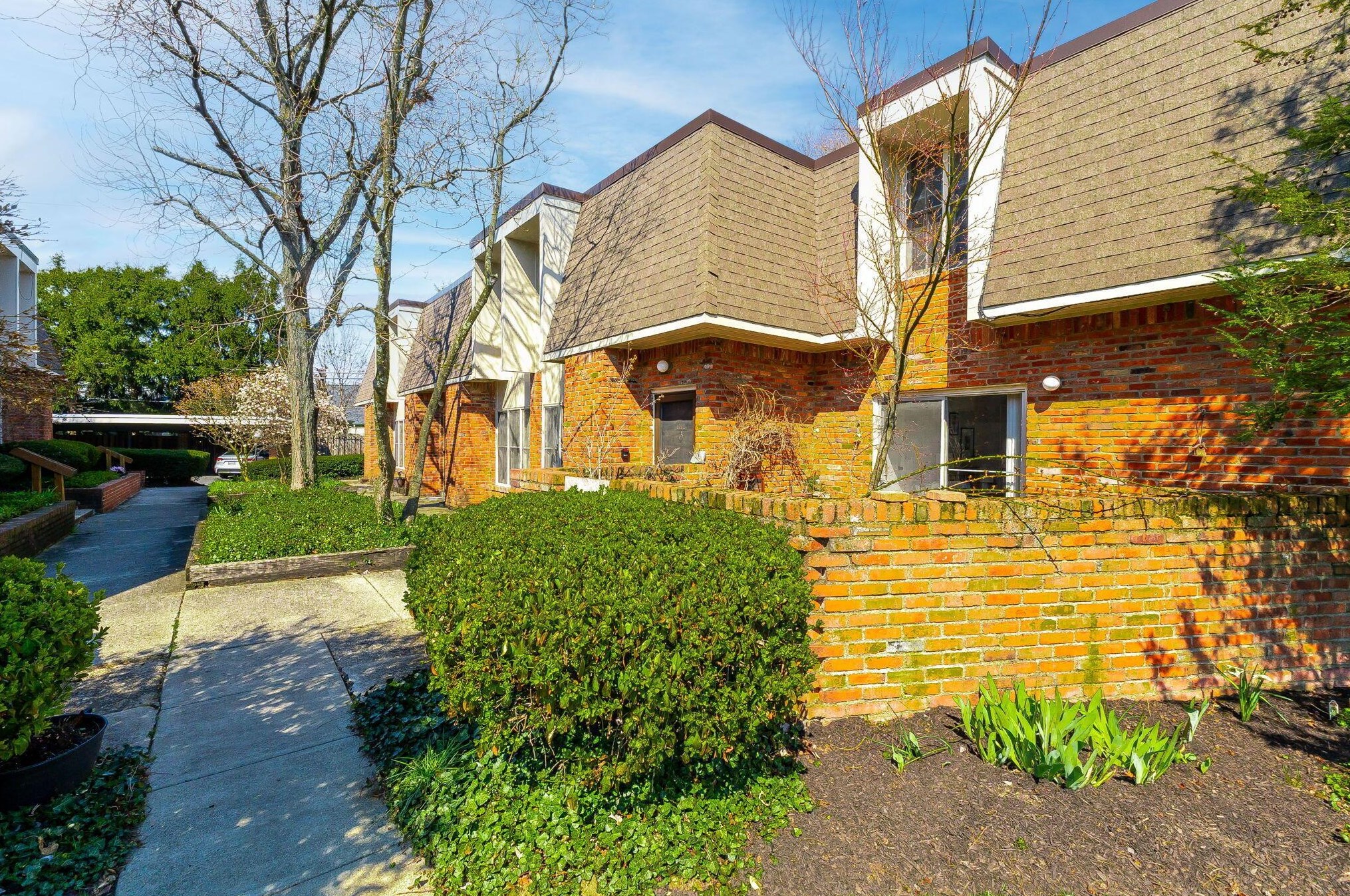 1592 Lafayette Dr, Columbus, OH 43220-3867
