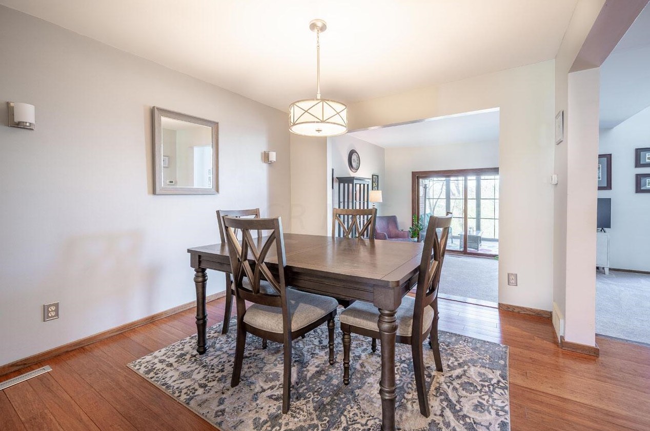 62 Glen Dr, Sharon Township, OH 43085