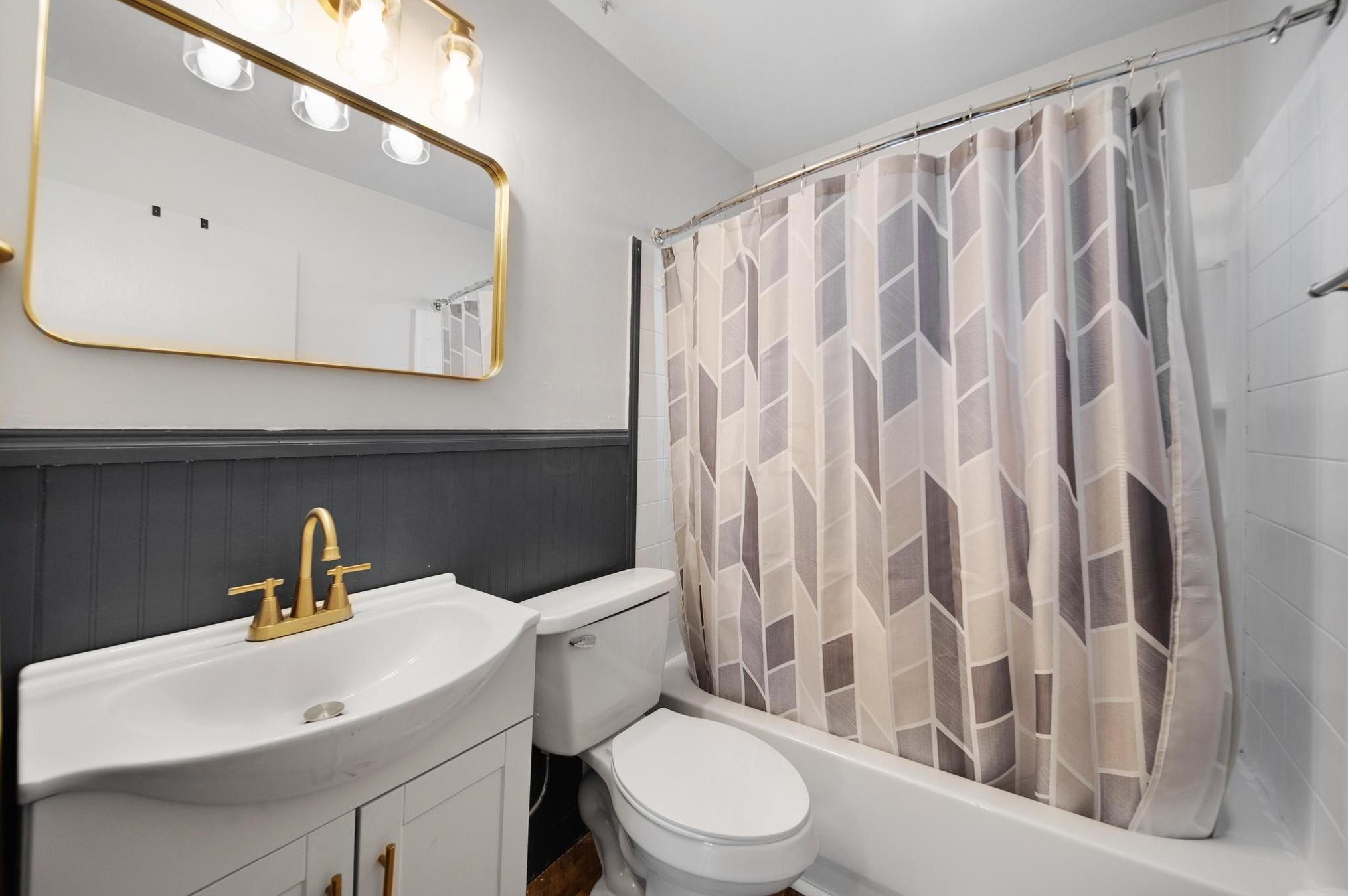 1602 Vilardo Ln, Columbus OH  43227-3630 exterior