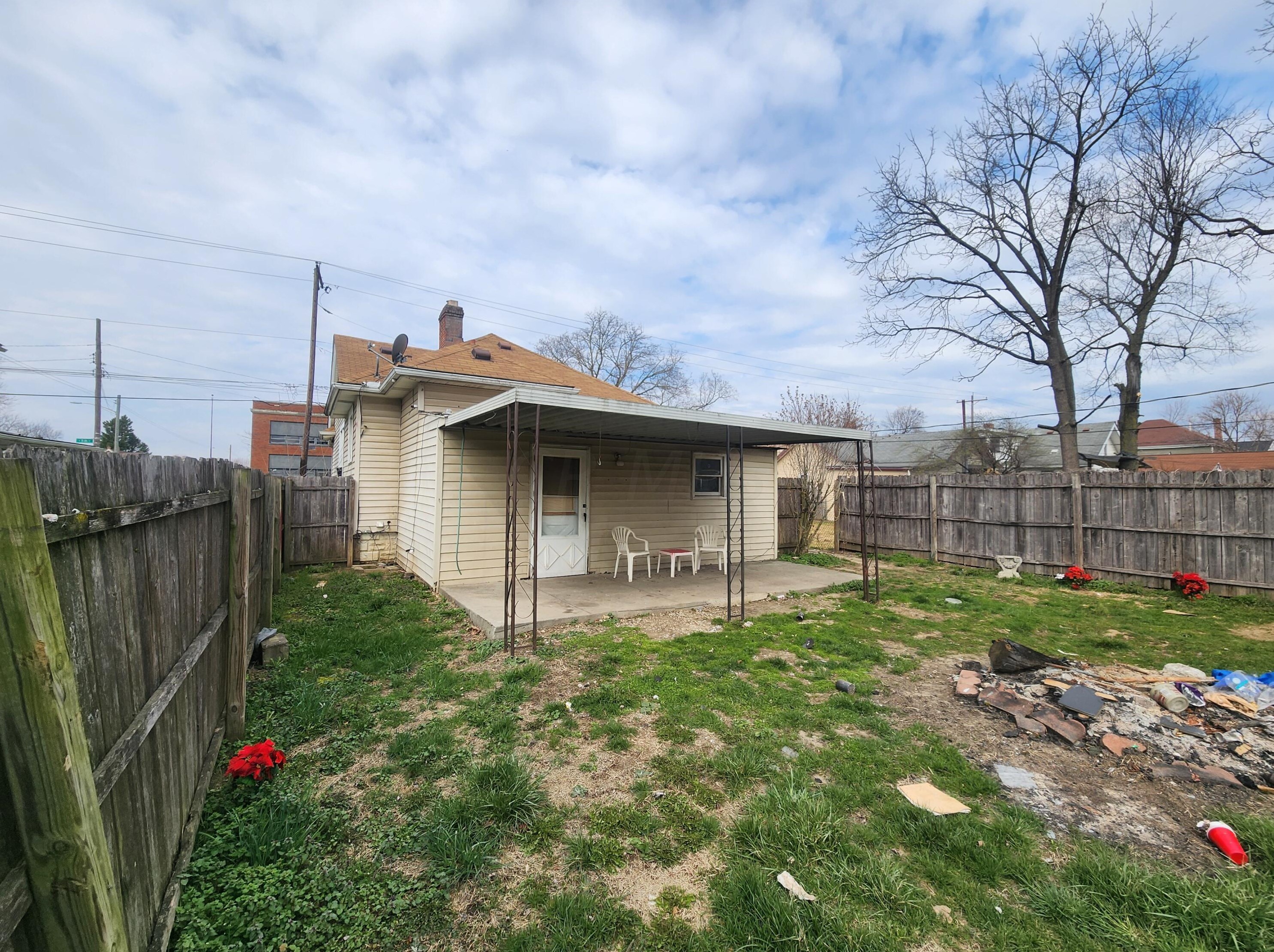 2398 5th St, Columbus OH 43207-2903 exterior