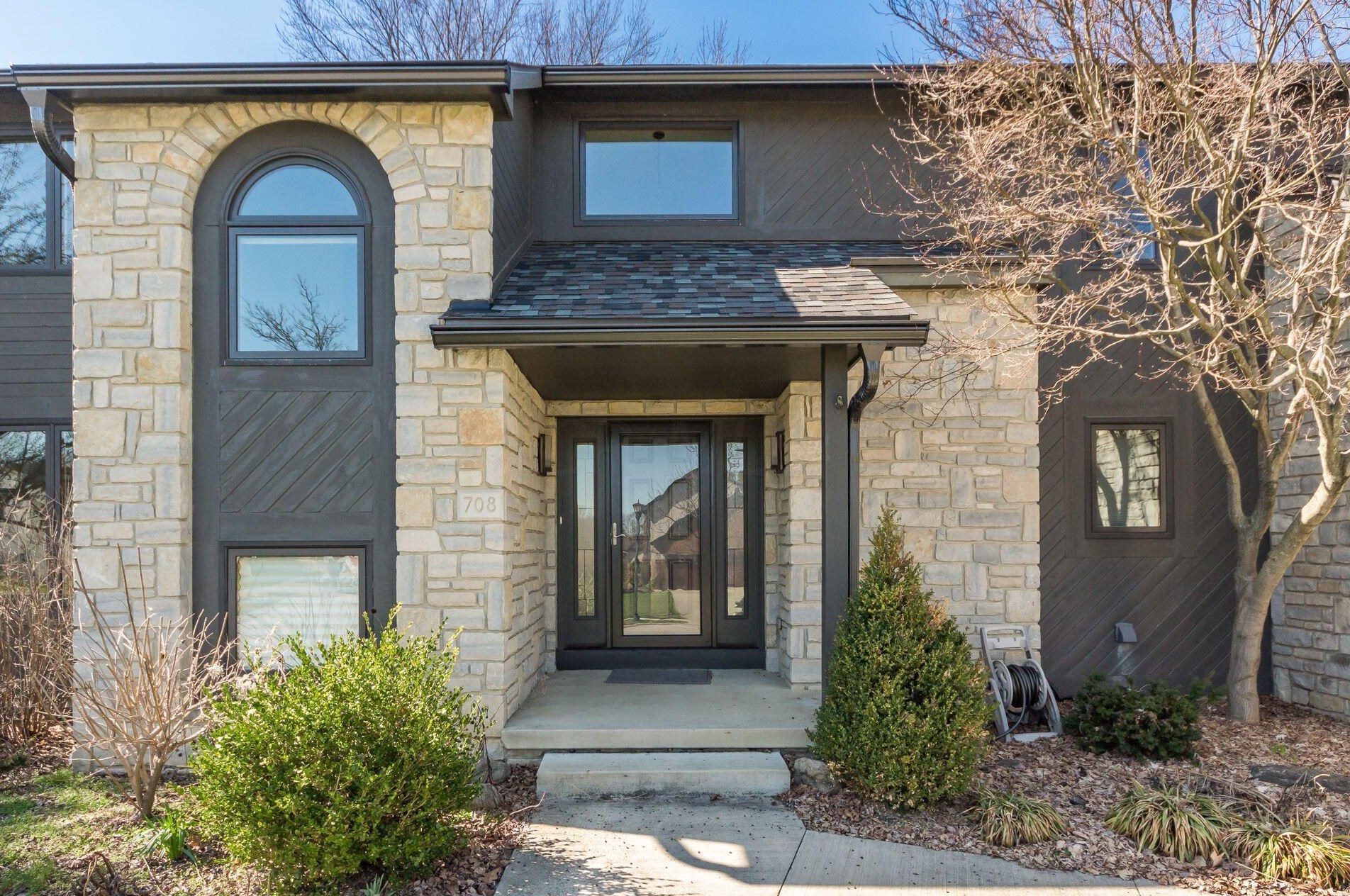 708 Waterton Dr, Westerville, OH 43081-1290