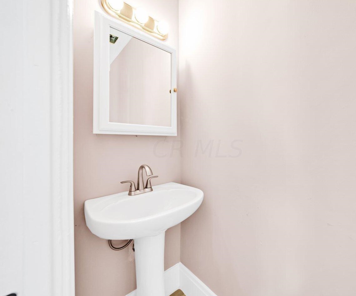 222 Warren Ave, Columbus OH  43204-3055 exterior