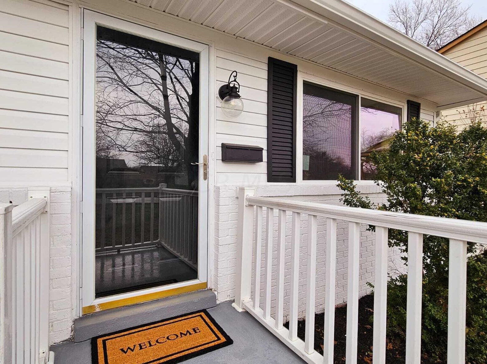 2022 Sharbot Dr, Columbus OH  43229-5761 exterior