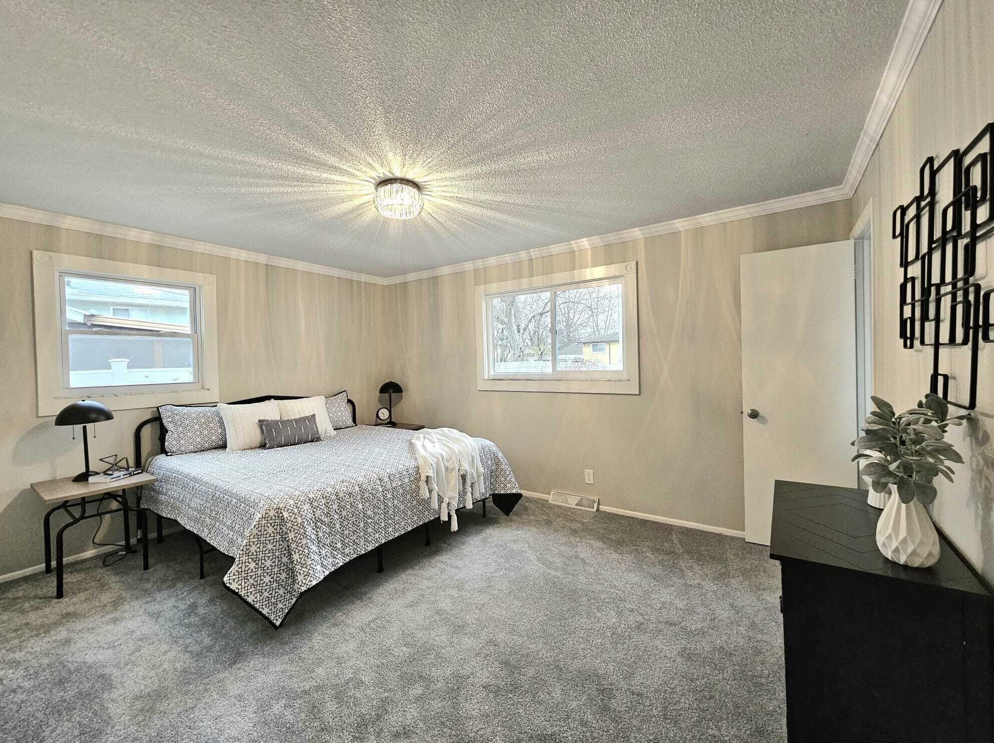 2022 Sharbot Dr, Columbus OH  43229-5761 exterior