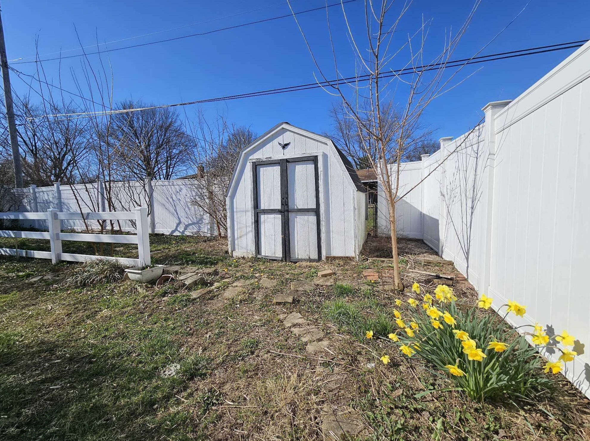 2022 Sharbot Dr, Columbus OH  43229-5761 exterior