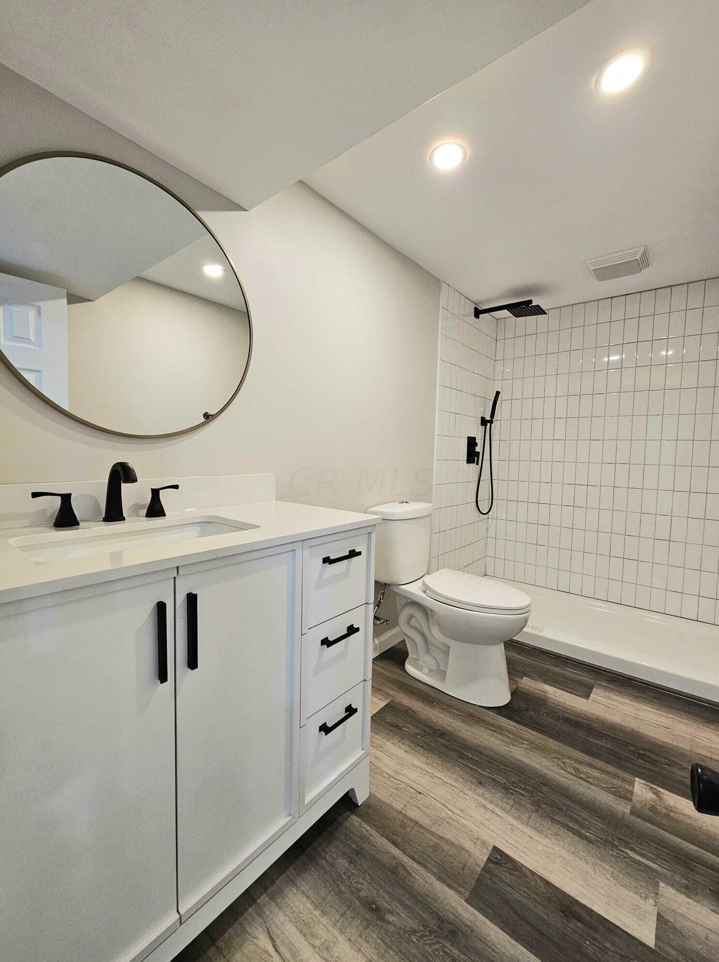 2022 Sharbot Dr, Columbus OH  43229-5761 exterior