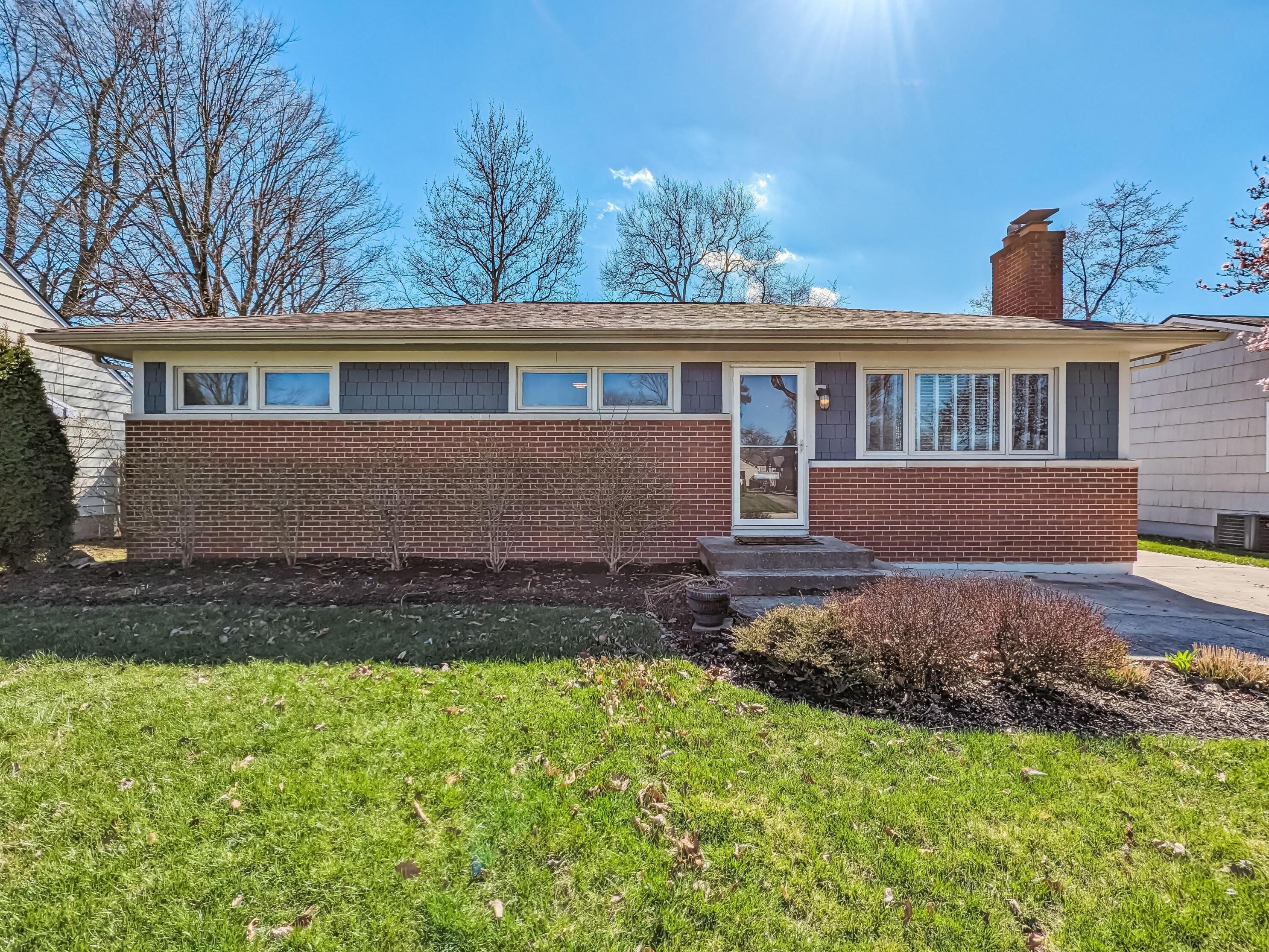 2545 Shrewsbury Rd, Columbus OH  43221-1122 exterior