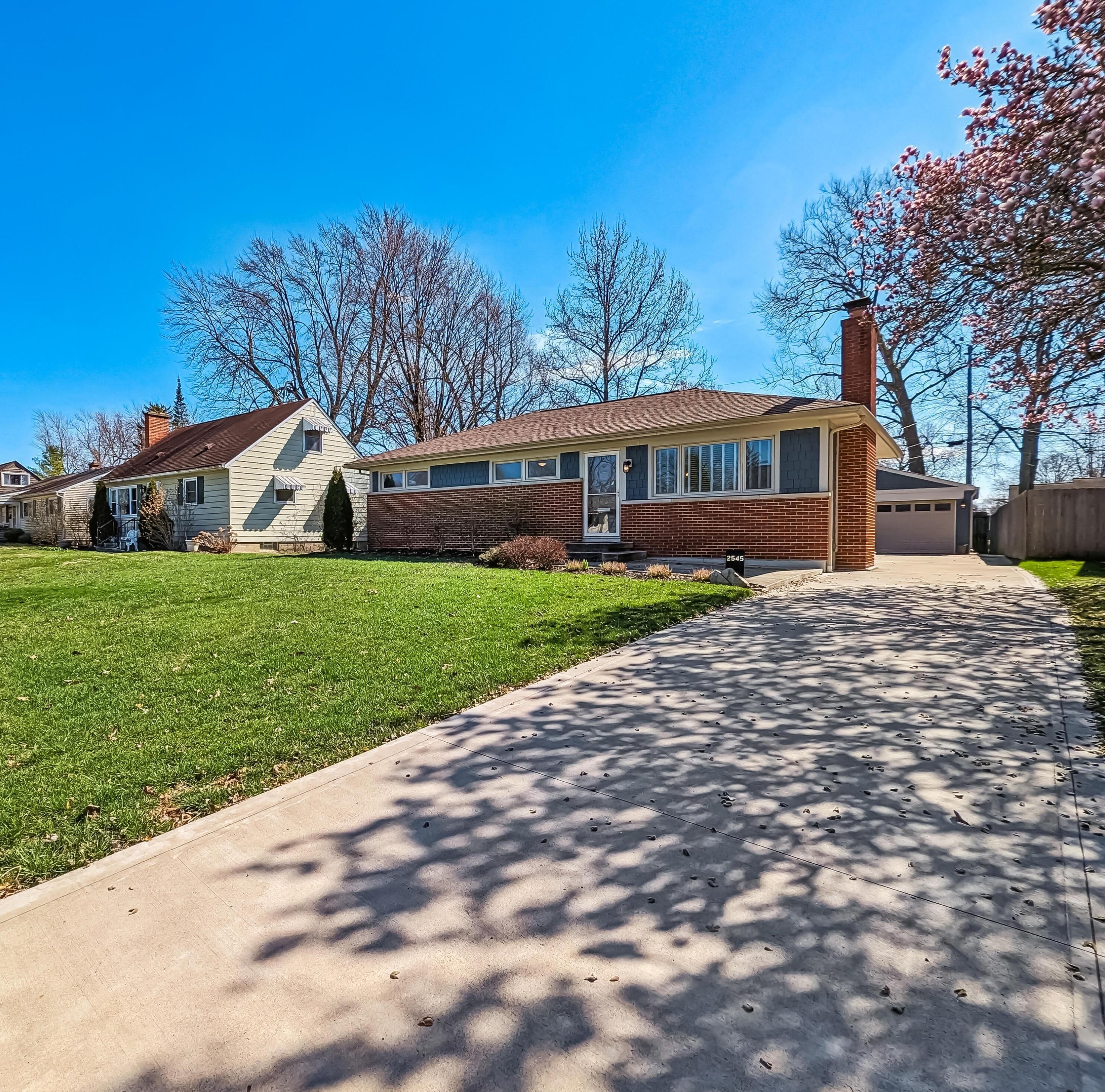 2545 Shrewsbury Rd, Columbus, OH 43221