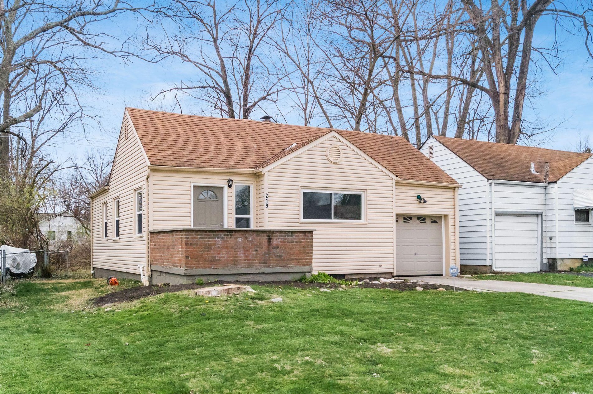 219 Edgevale Rd, Columbus, OH 43209-1521
