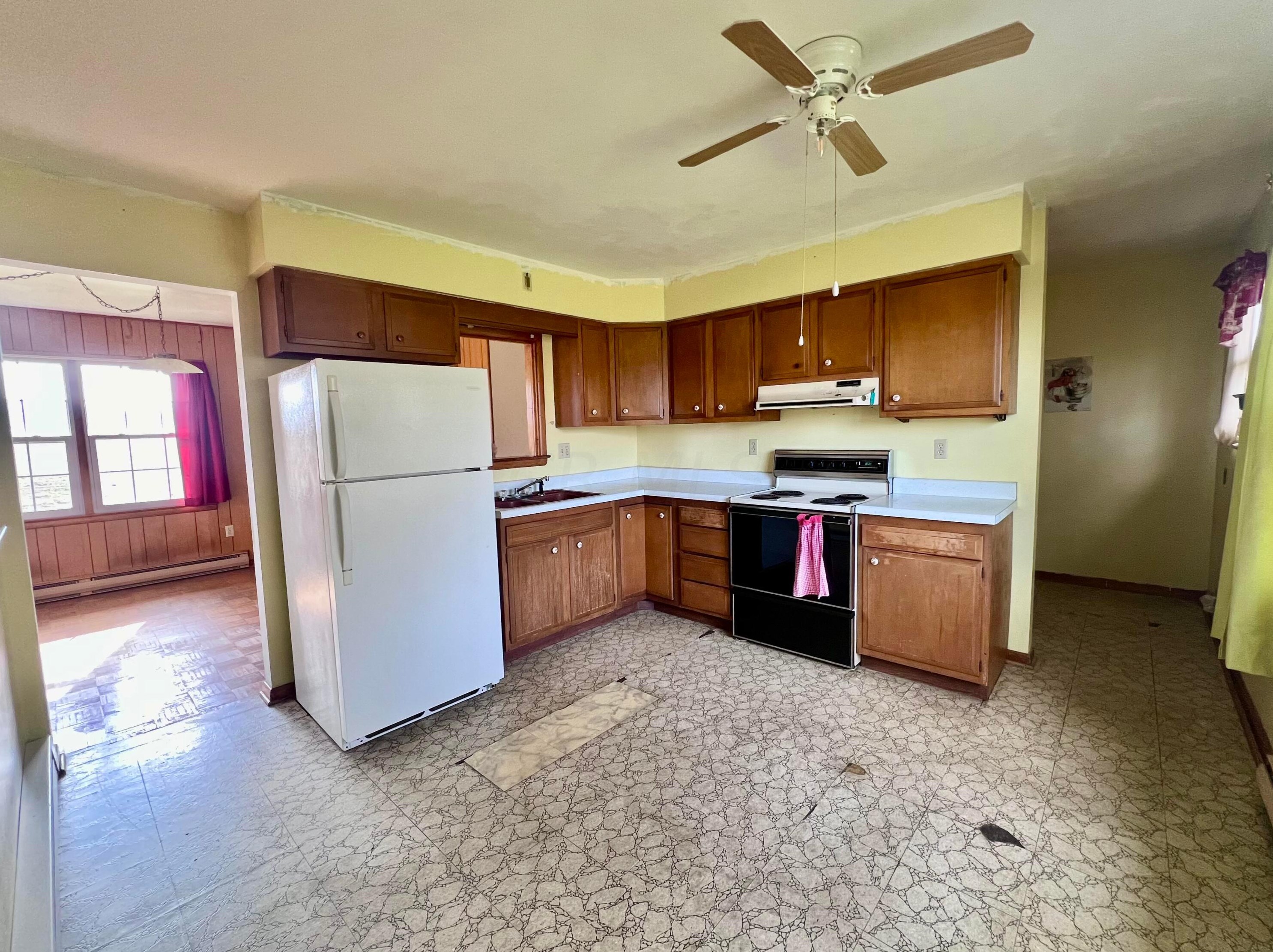 26563 Tarlton Adelphi Rd, Laurelville, OH 43135