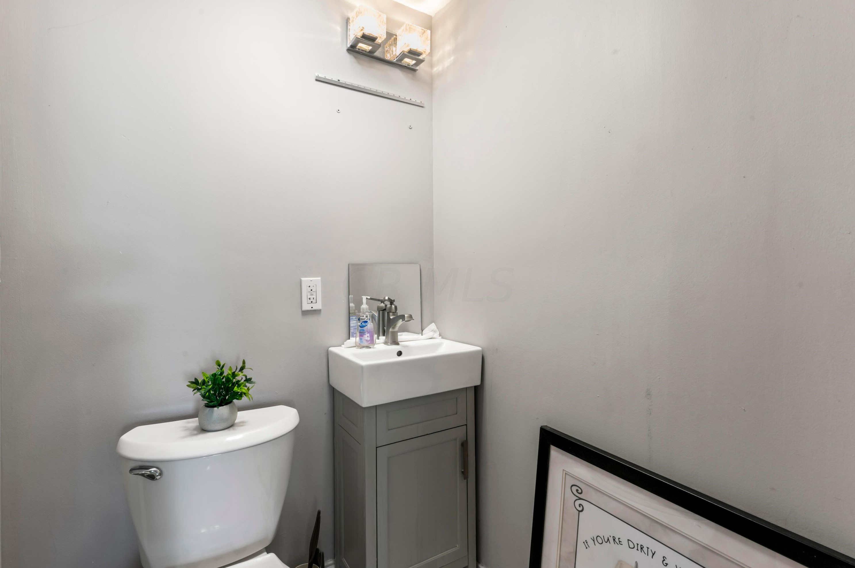 252 Cypress Ave, Columbus OH 43223-1405 exterior