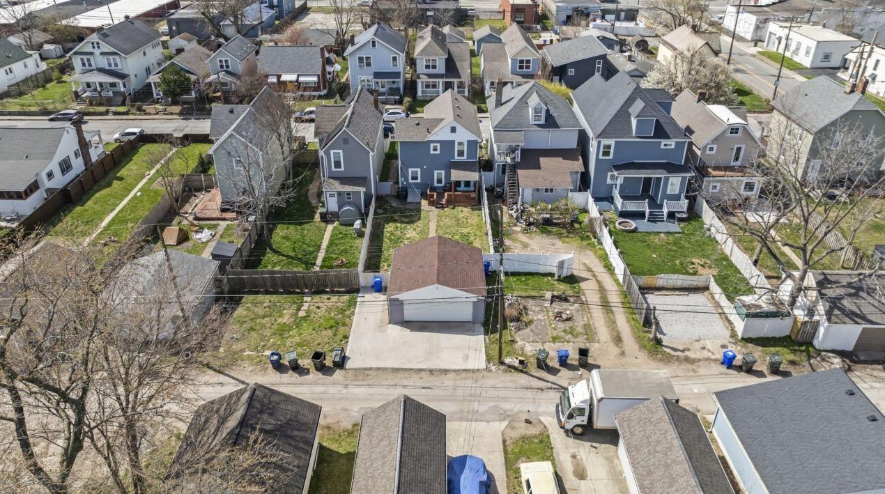 252 Cypress Ave, Columbus OH 43223-1405 exterior