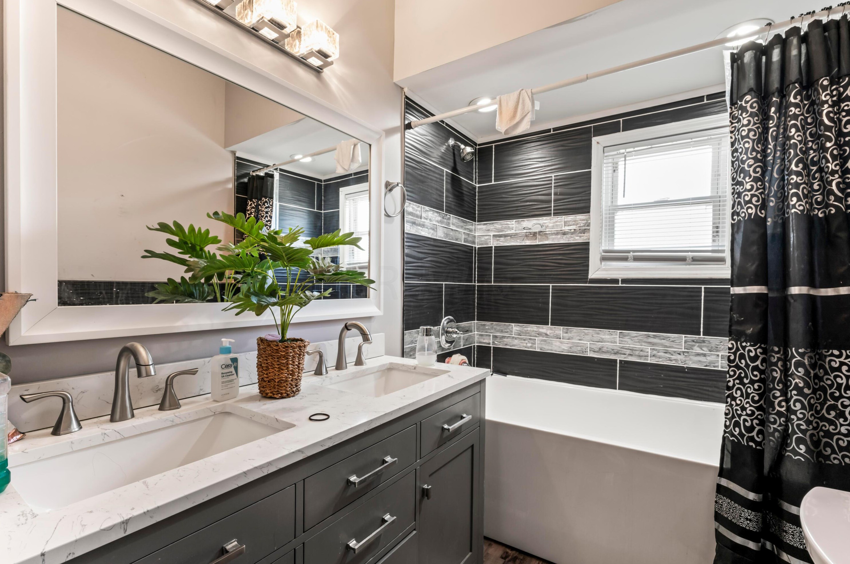 252 Cypress Ave, Columbus OH 43223-1405 exterior