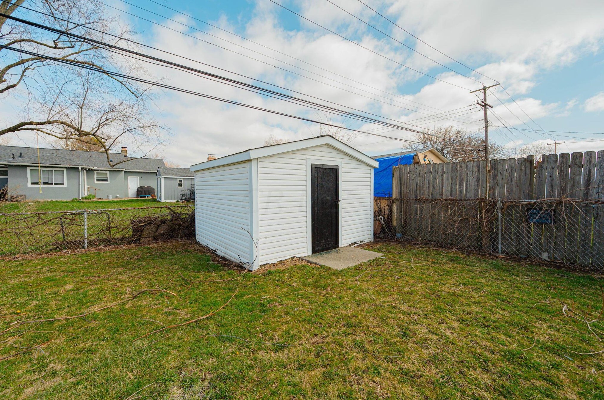 3222 Briggs Rd, Columbus OH 43204-1702 exterior