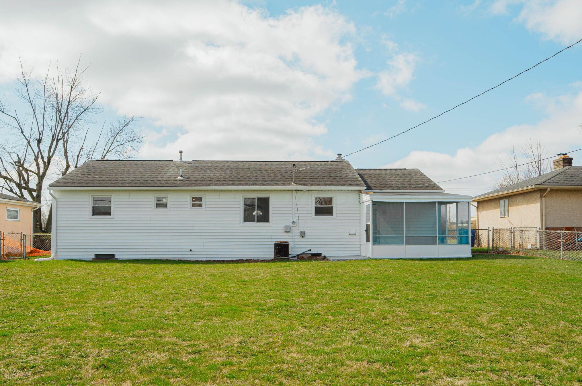 3222 Briggs Rd, Columbus OH 43204-1702 exterior