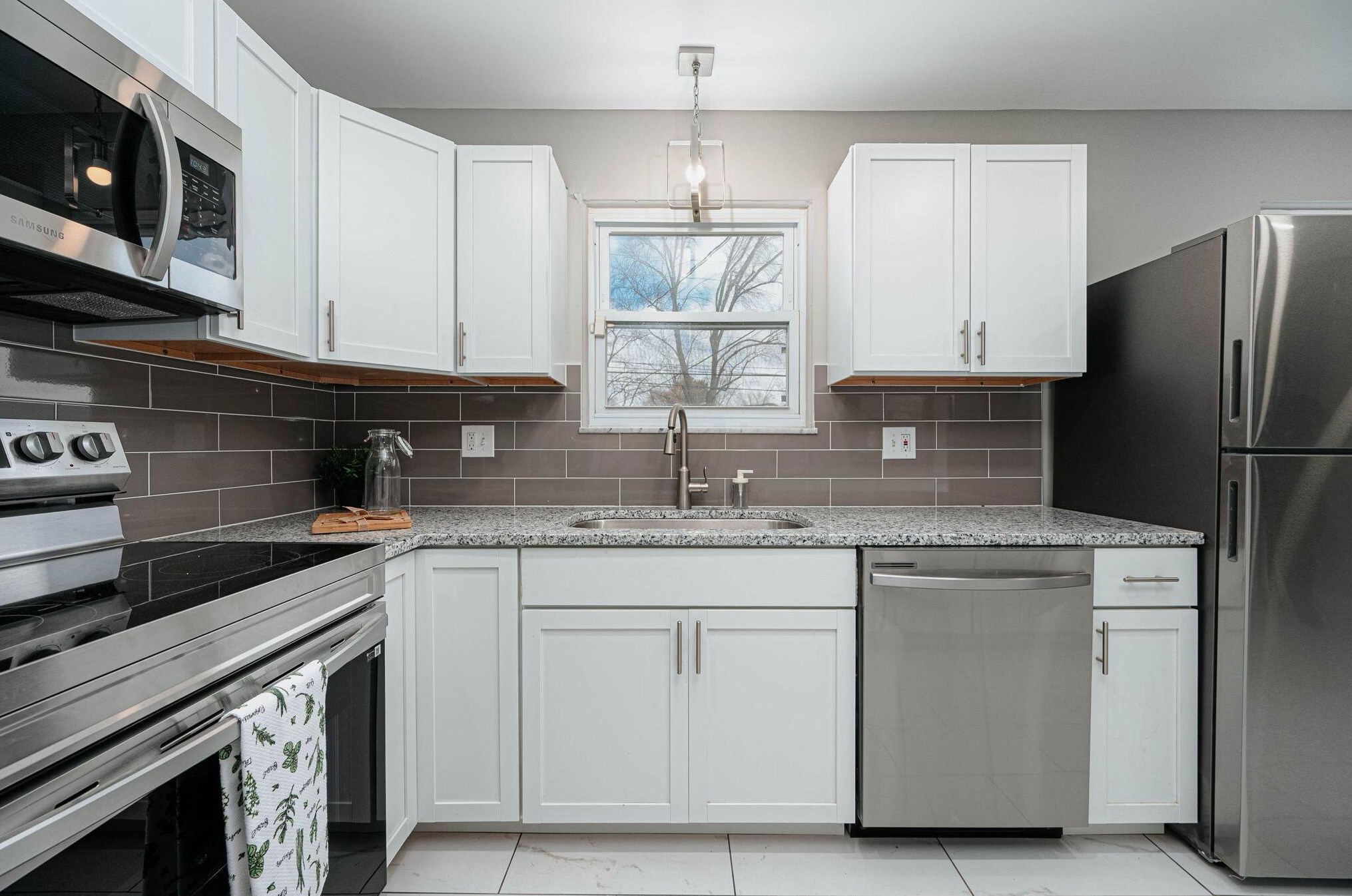 3222 Briggs Rd, Columbus OH 43204-1702 exterior