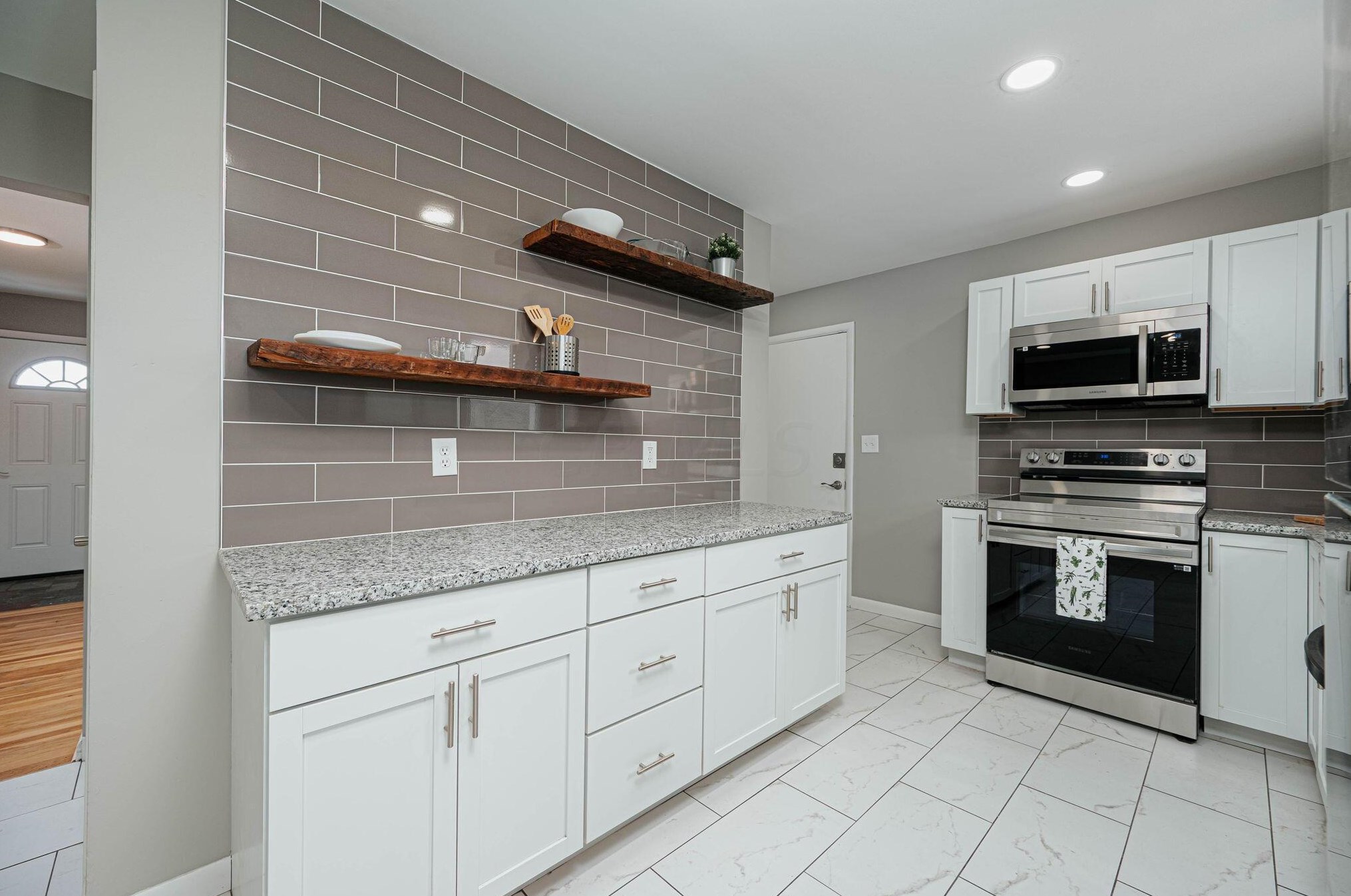 3222 Briggs Rd, Columbus OH 43204-1702 exterior