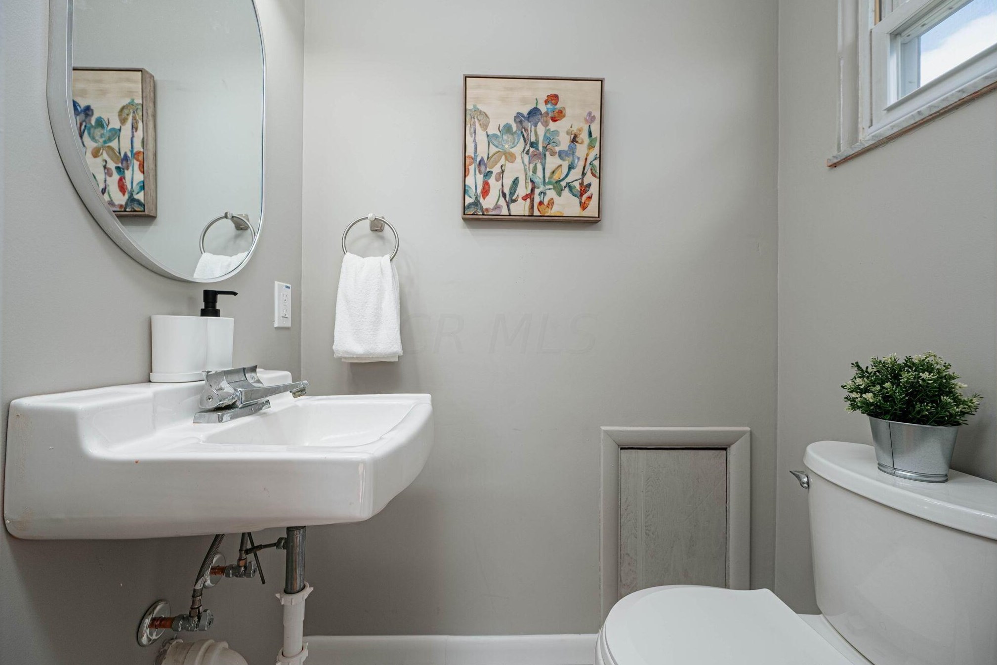 3222 Briggs Rd, Columbus OH 43204-1702 exterior