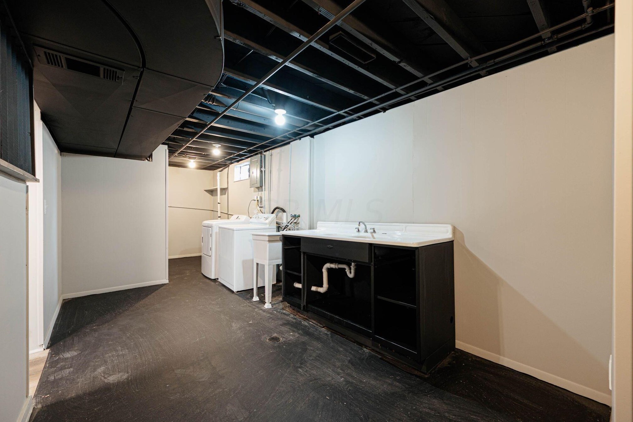 3222 Briggs Rd, Columbus OH 43204-1702 exterior