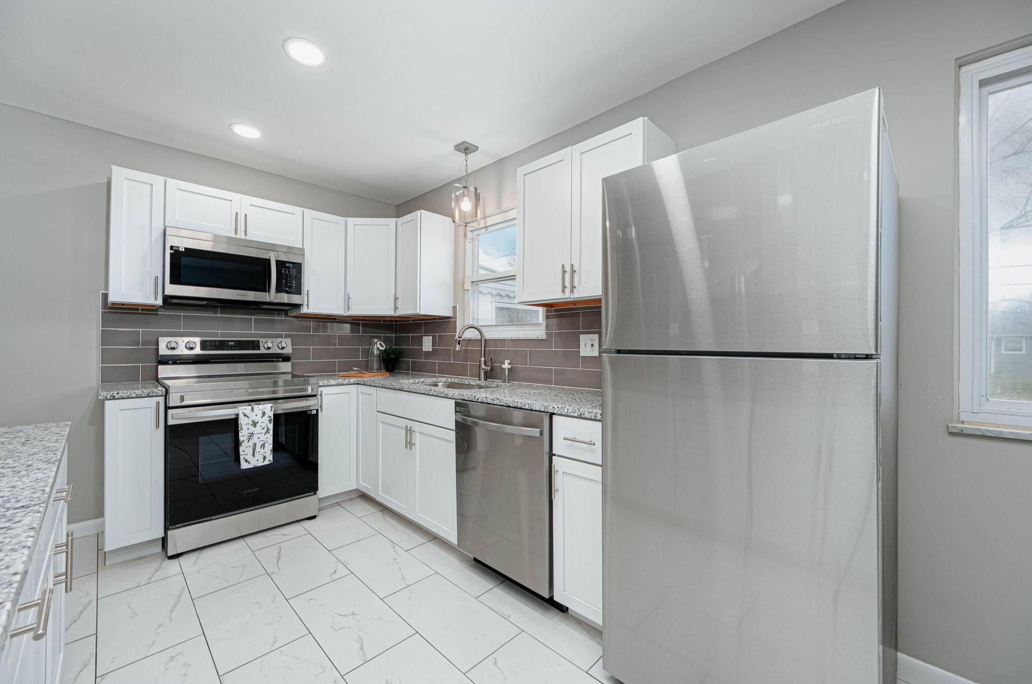 3222 Briggs Rd, Columbus OH 43204-1702 exterior