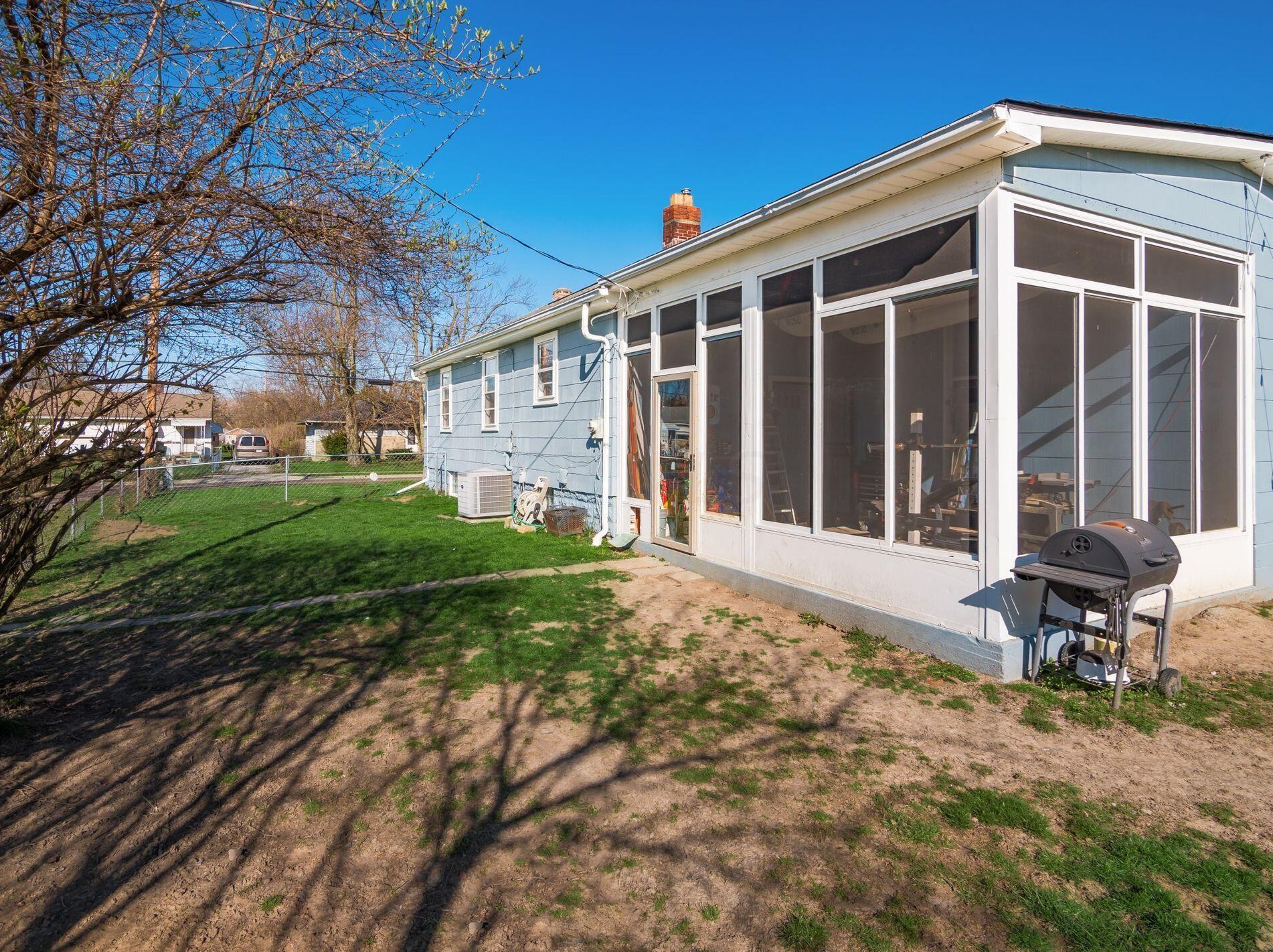 2908 Fairwood Ave, Columbus OH  43207-2651 exterior