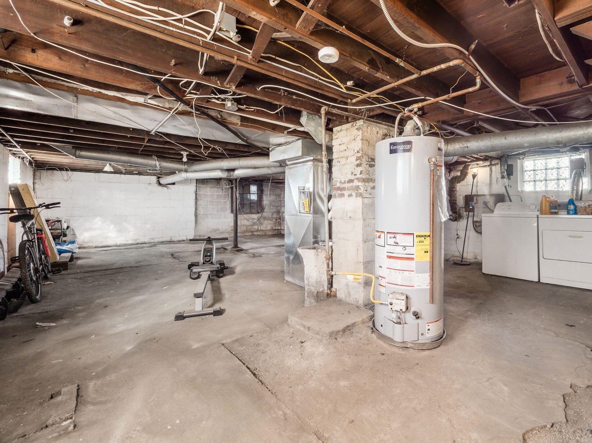 2908 Fairwood Ave, Columbus OH  43207-2651 exterior