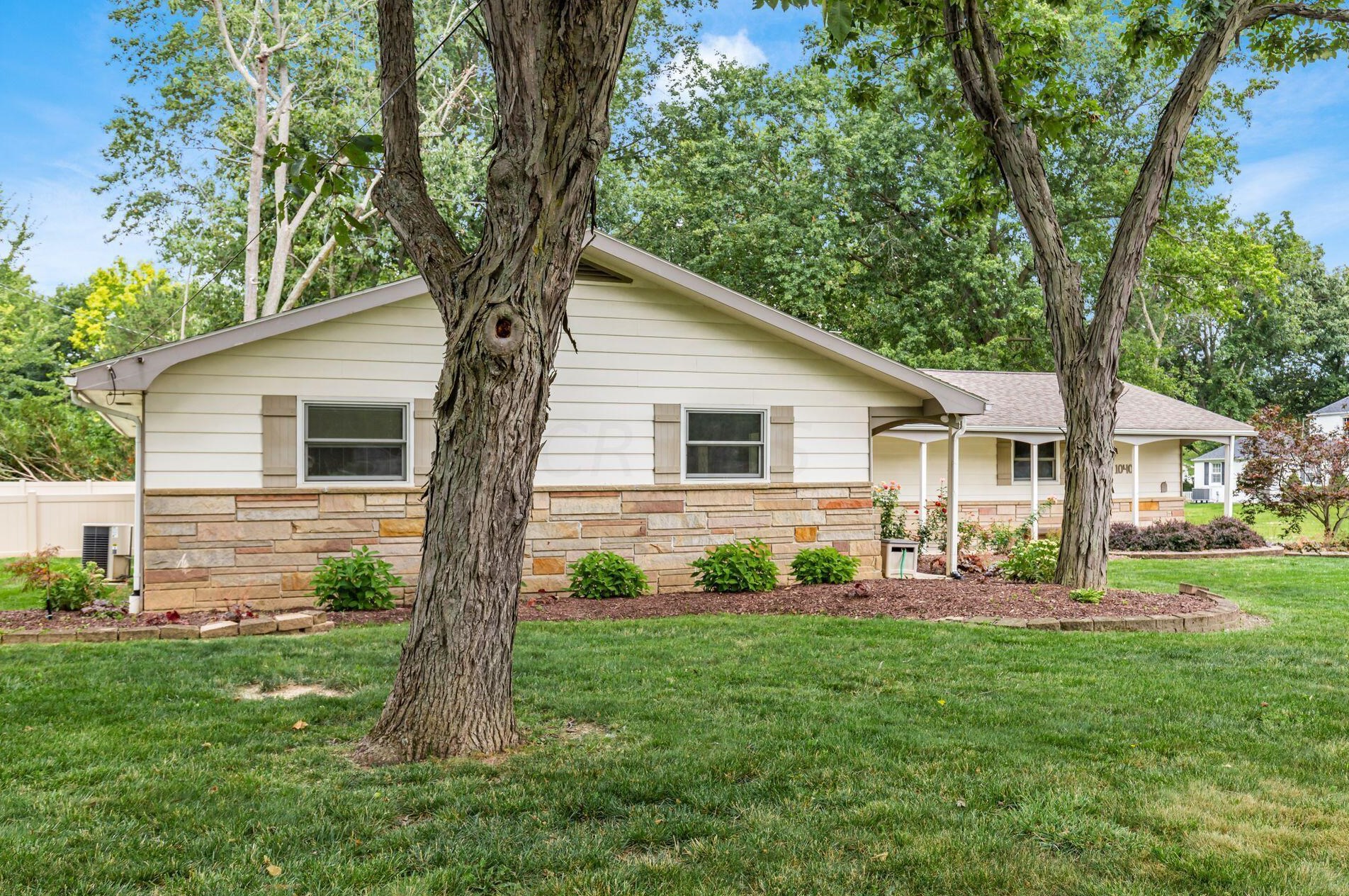 1040 Collins Ave, Marysville OH  43040-1313 exterior