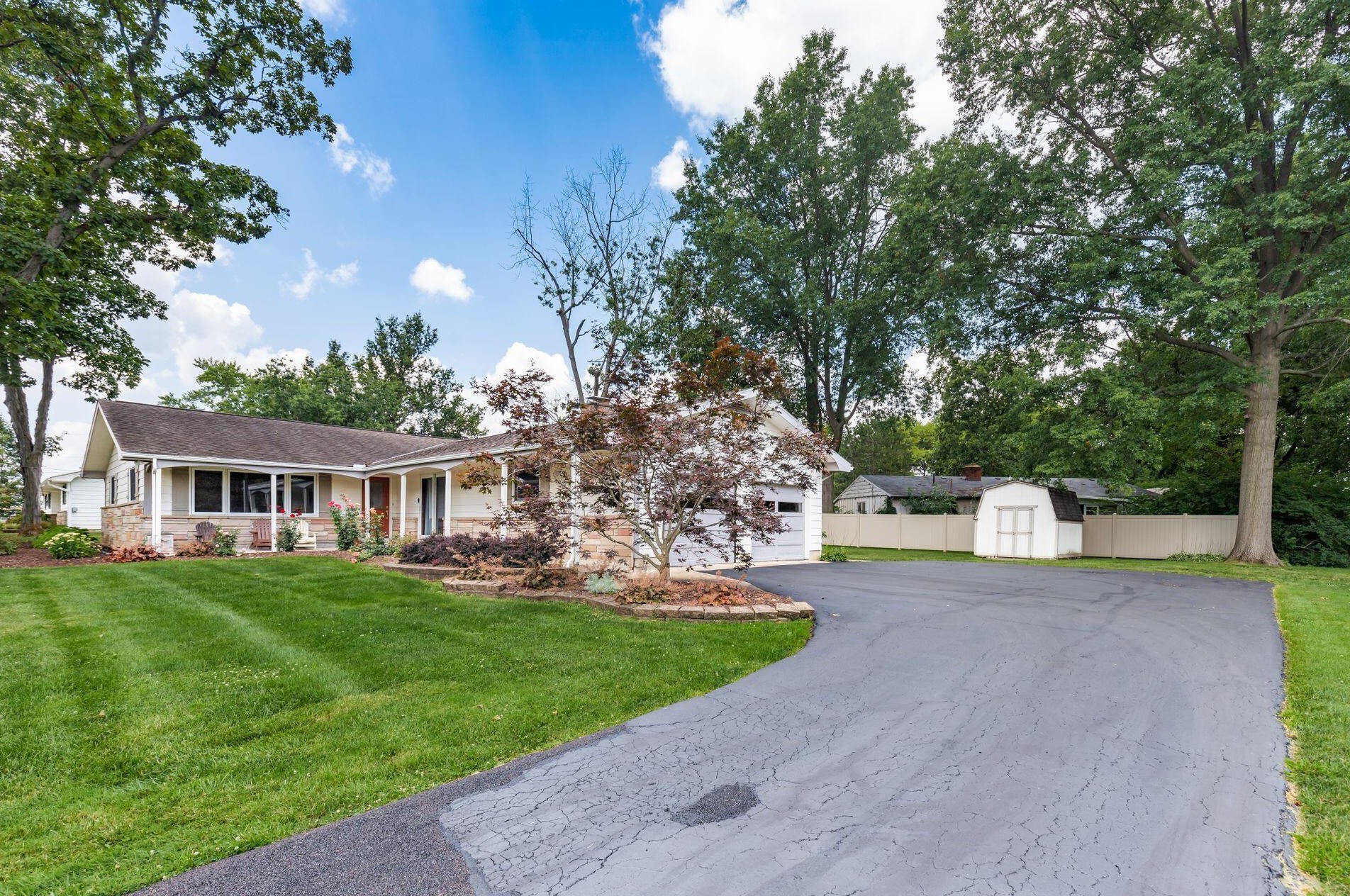 1040 Collins Ave, Marysville OH  43040-1313 exterior