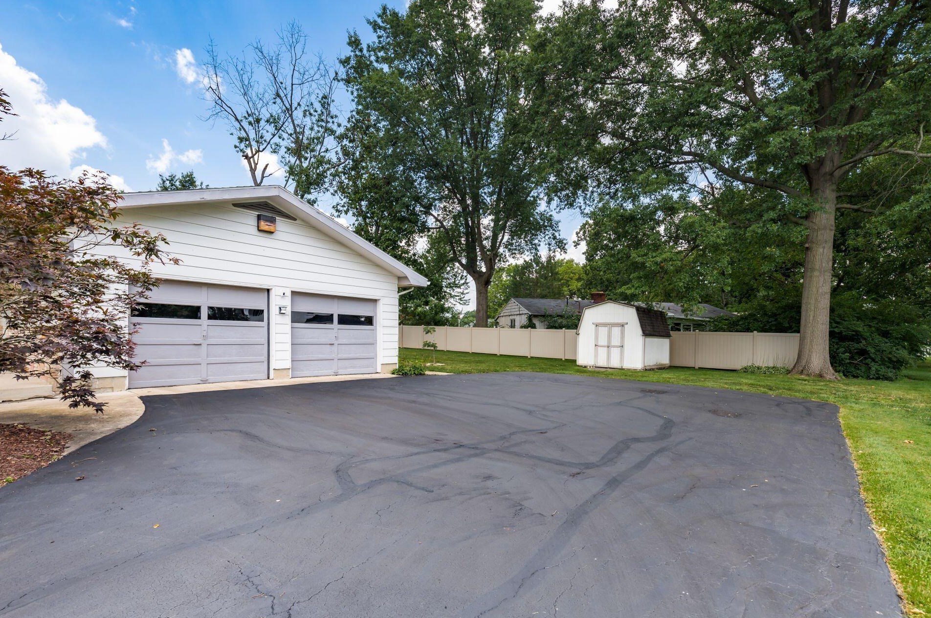 1040 Collins Ave, Marysville OH  43040-1313 exterior