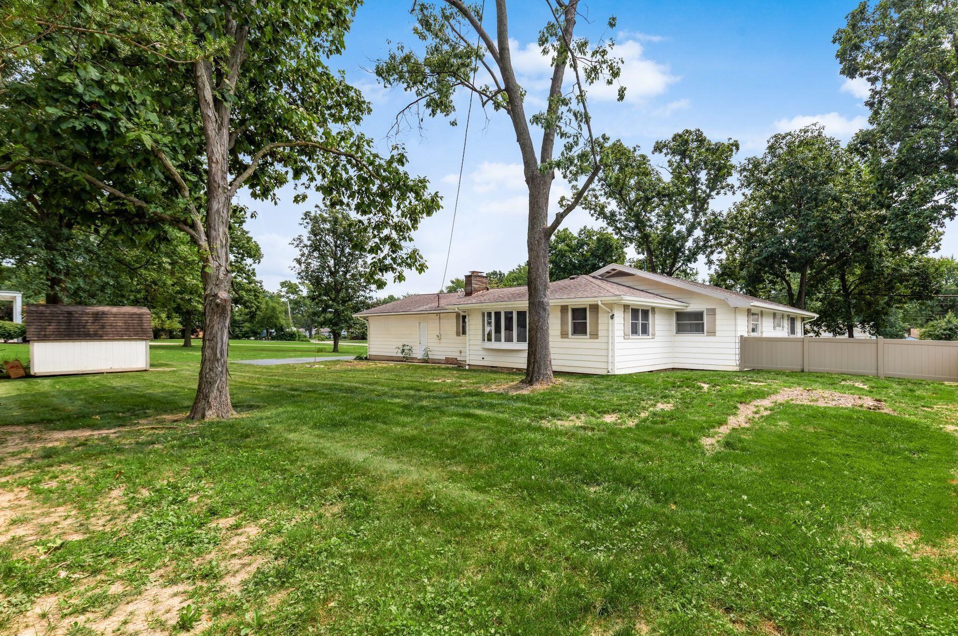 1040 Collins Ave, Marysville OH  43040-1313 exterior