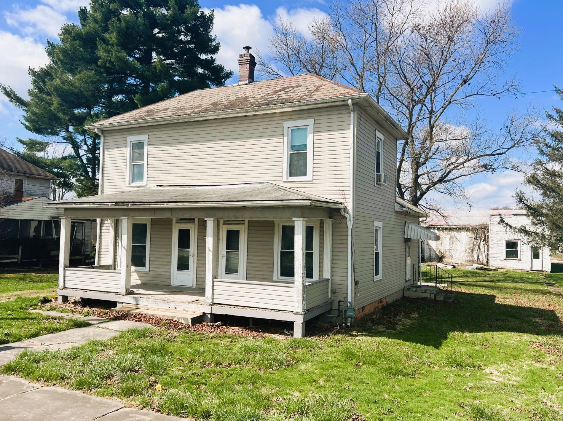 211 Broad St, Hide Away Hills OH  43107-1003 exterior