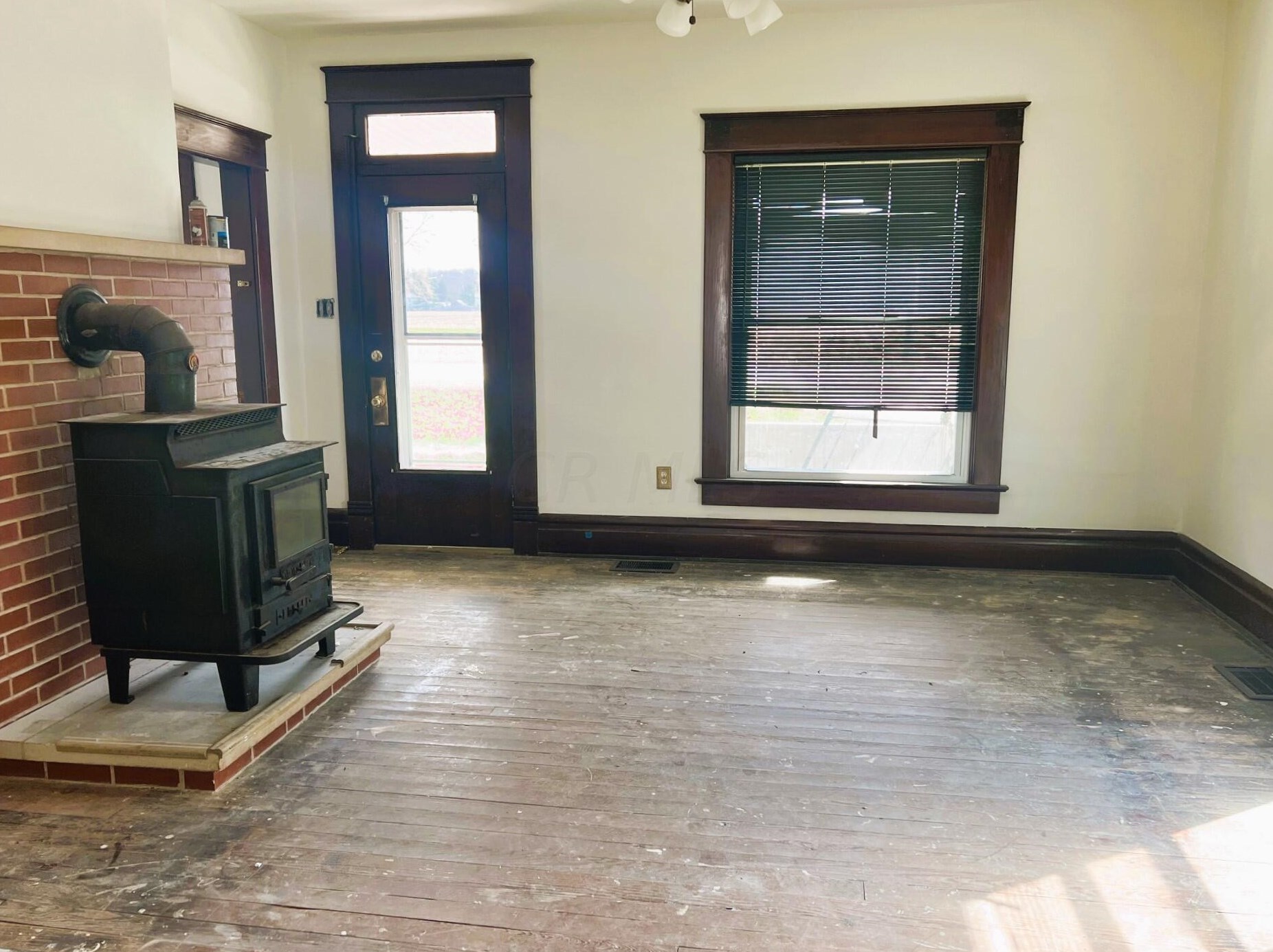 211 Broad St, Hide Away Hills OH  43107-1003 exterior