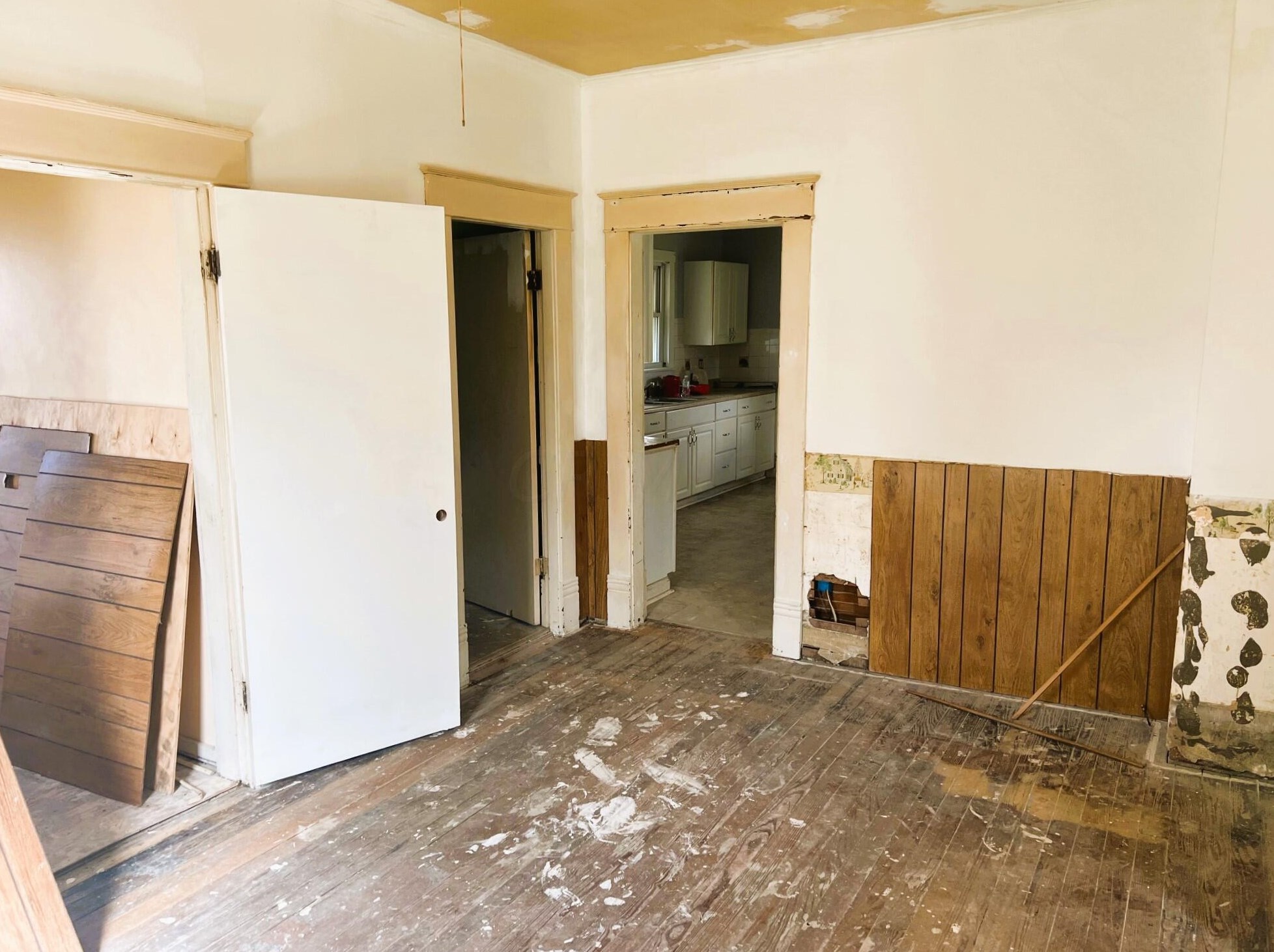 211 Broad St, Hide Away Hills OH  43107-1003 exterior