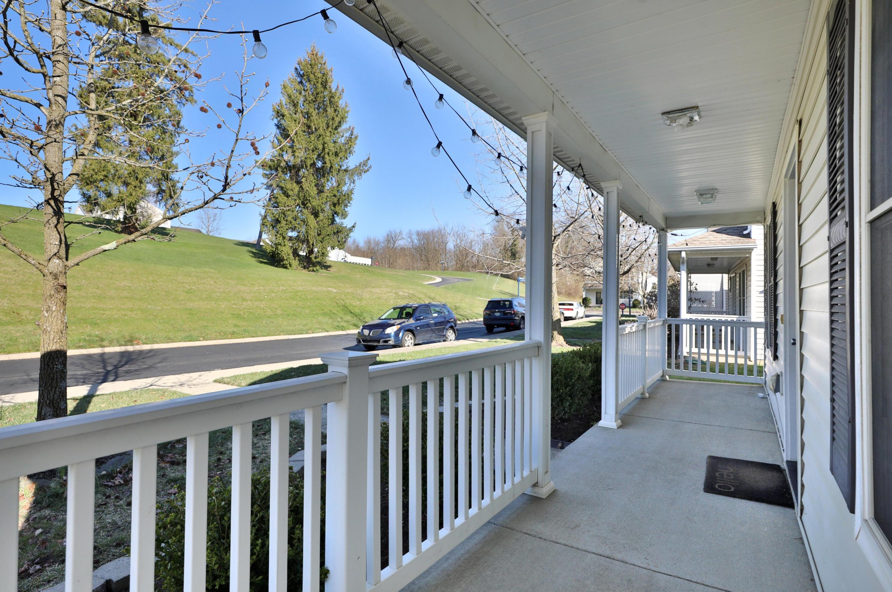 1832 Village Ridge Ln, Columbus OH  43219-5528 exterior