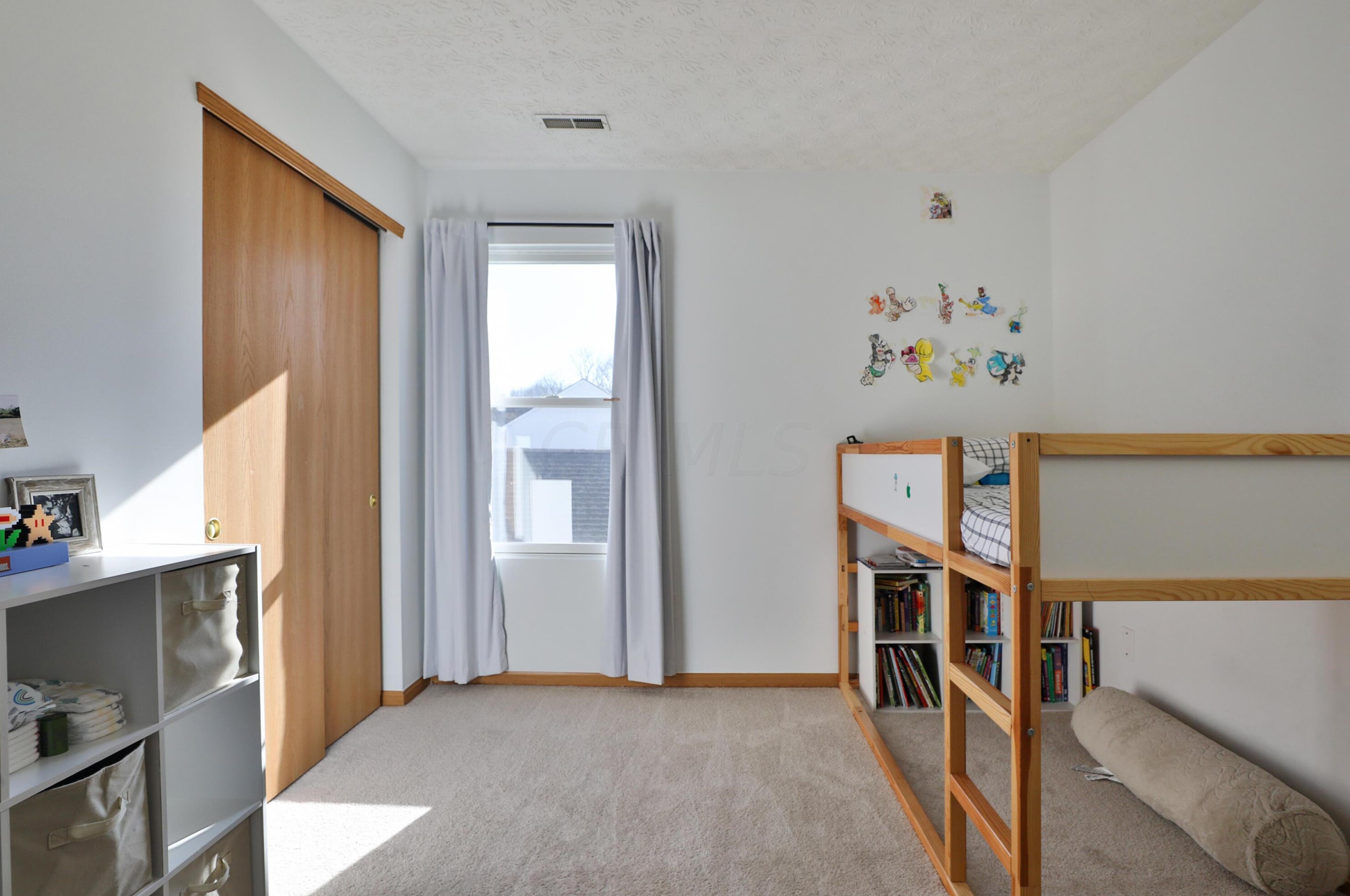 1832 Village Ridge Ln, Columbus OH  43219-5528 exterior