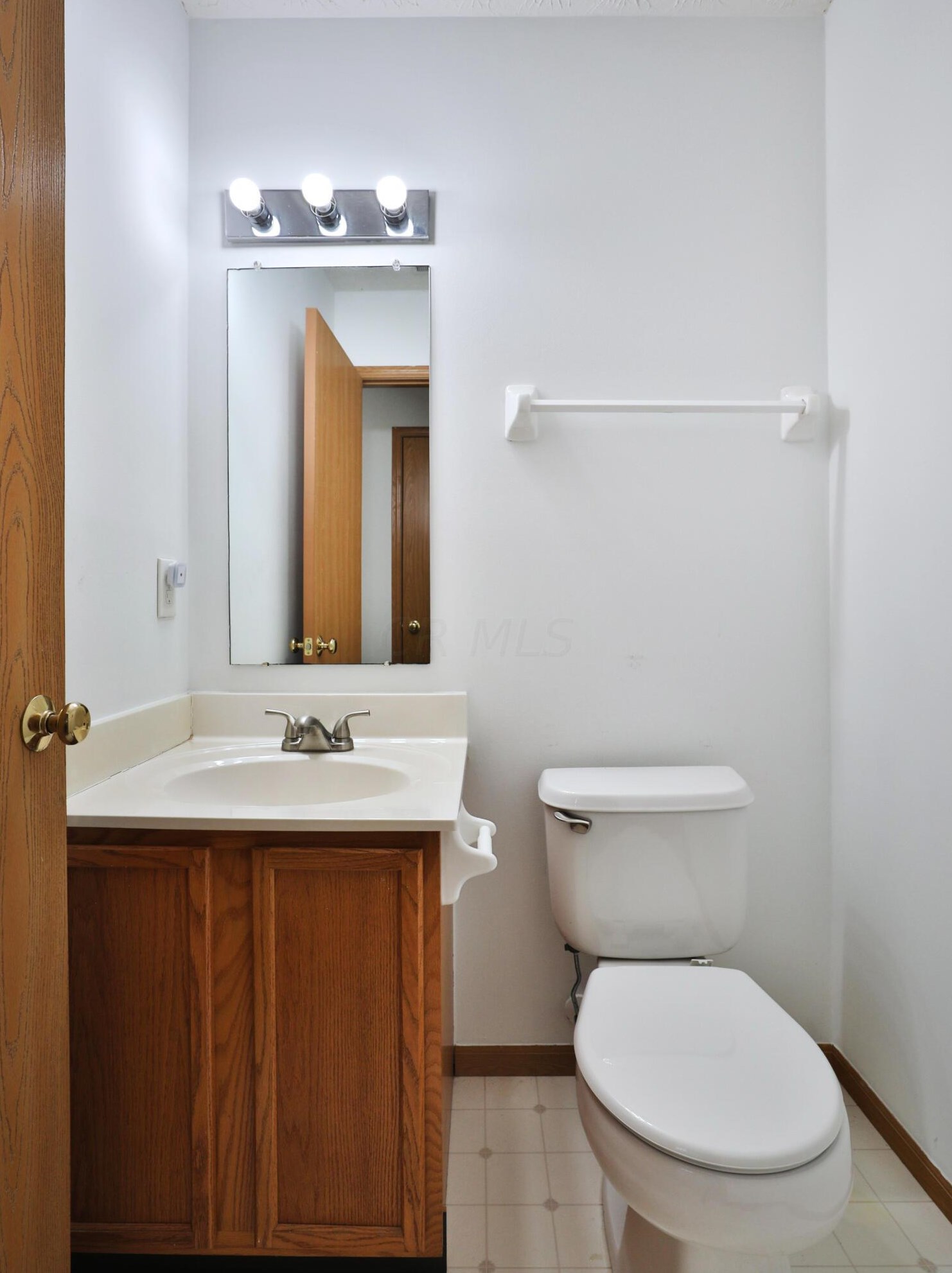 1832 Village Ridge Ln, Columbus OH  43219-5528 exterior