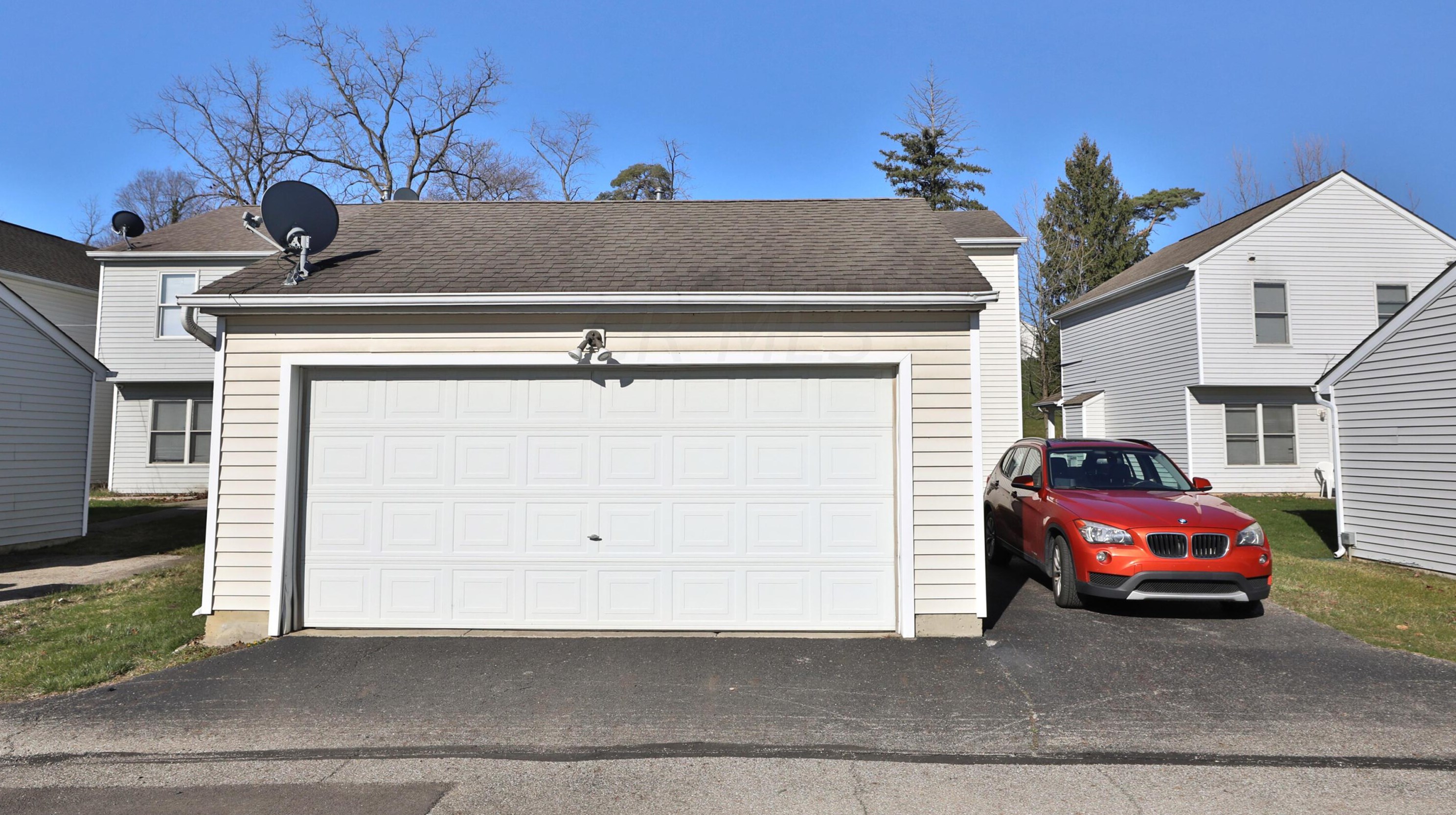 1832 Village Ridge Ln, Columbus OH  43219-5528 exterior