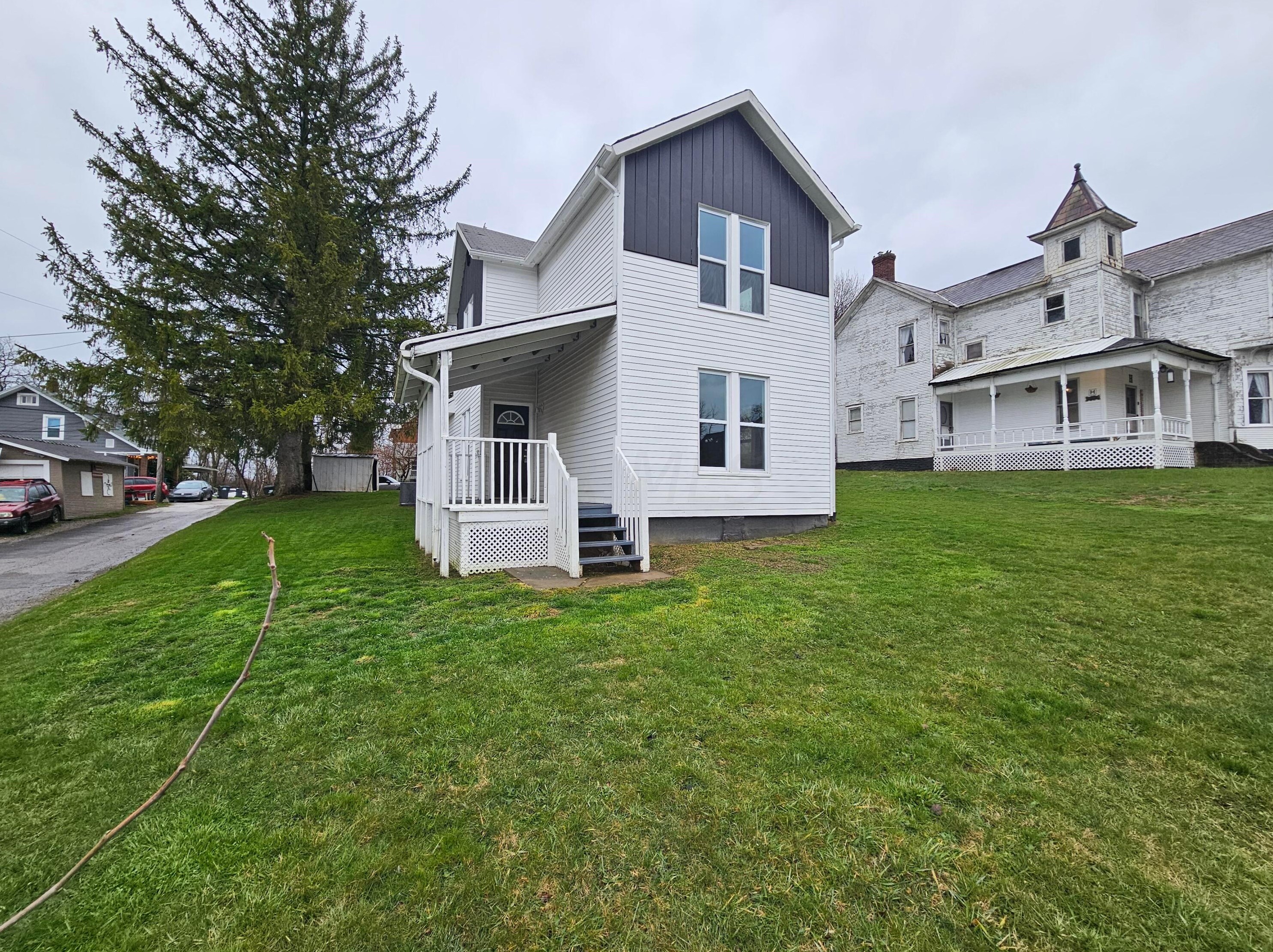 418 Pleasant St, New Lexington, OH 43764-1269