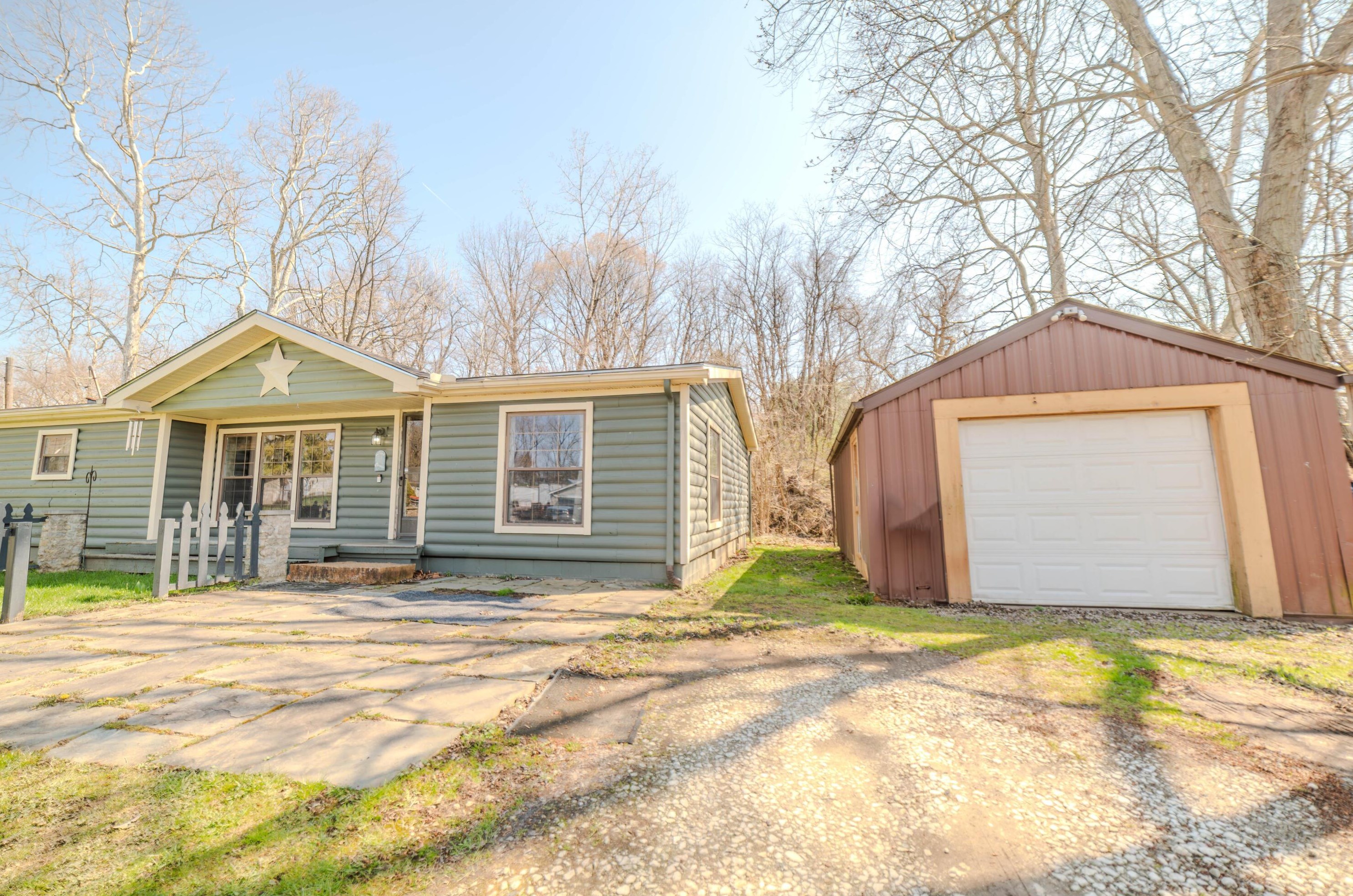 69 Ford Ave, Pataskala, OH 43062-8420
