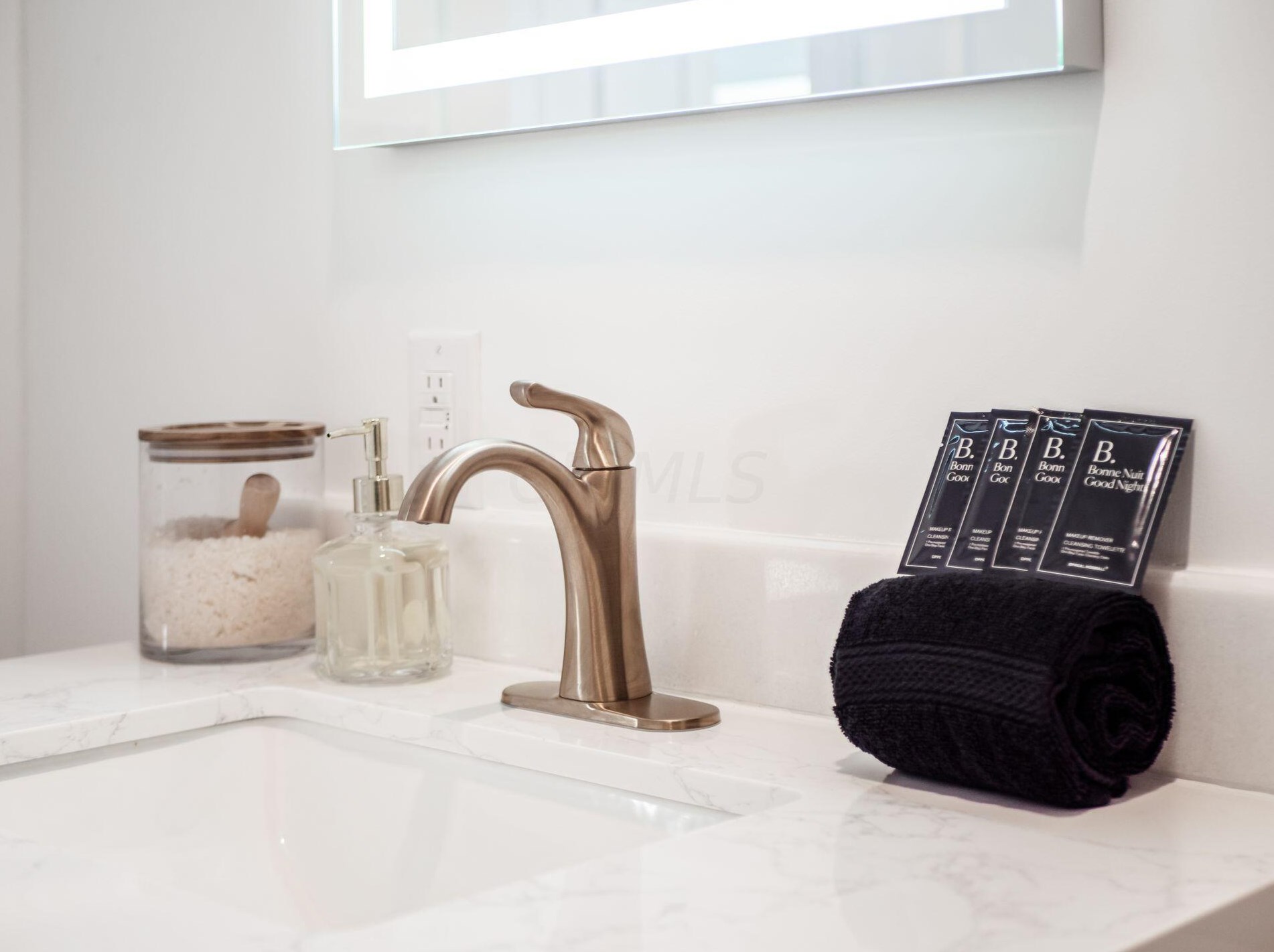 146 Virginialee Rd, Columbus OH  43209-7503 exterior