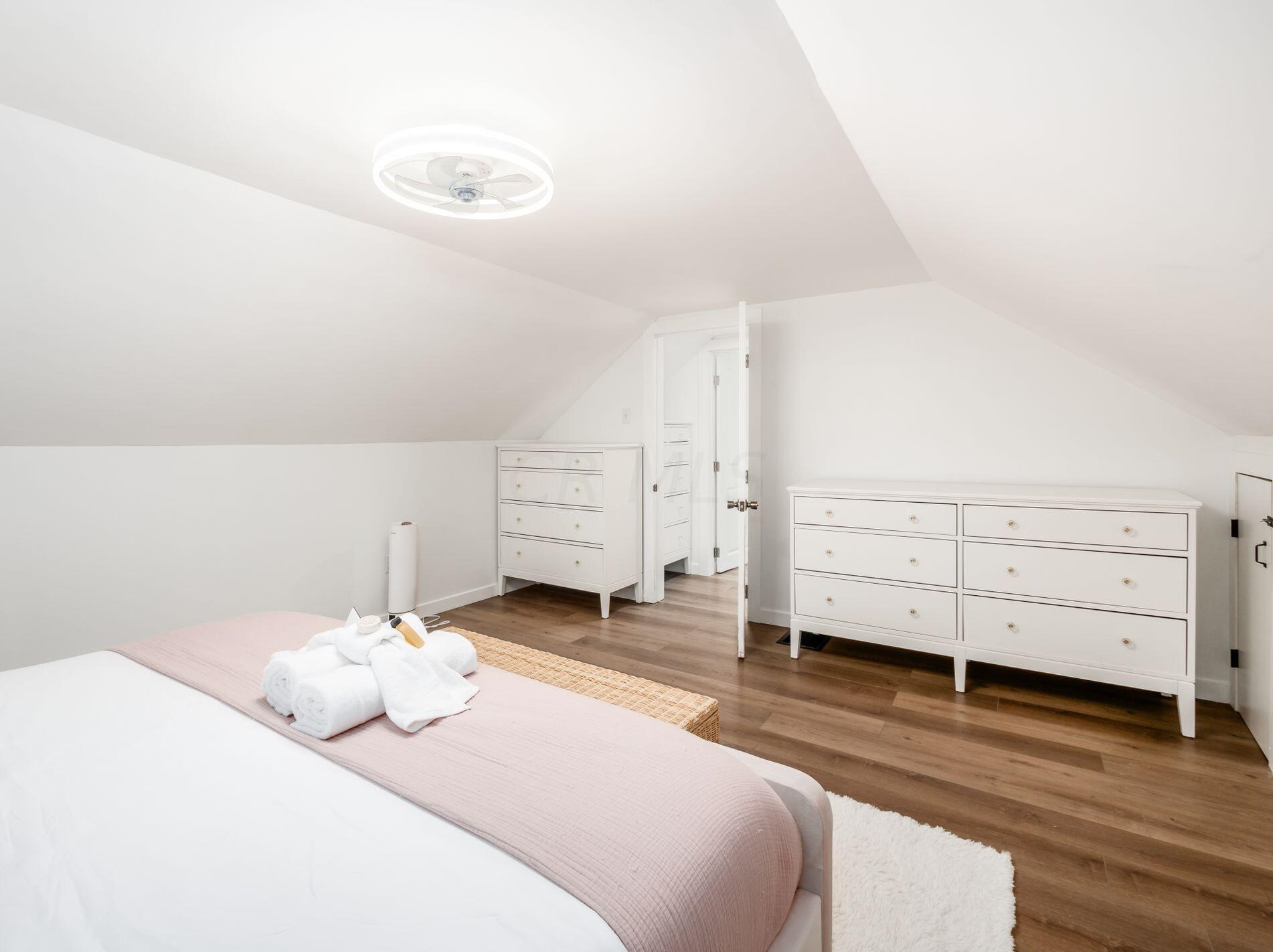 146 Virginialee Rd, Columbus OH  43209-7503 exterior