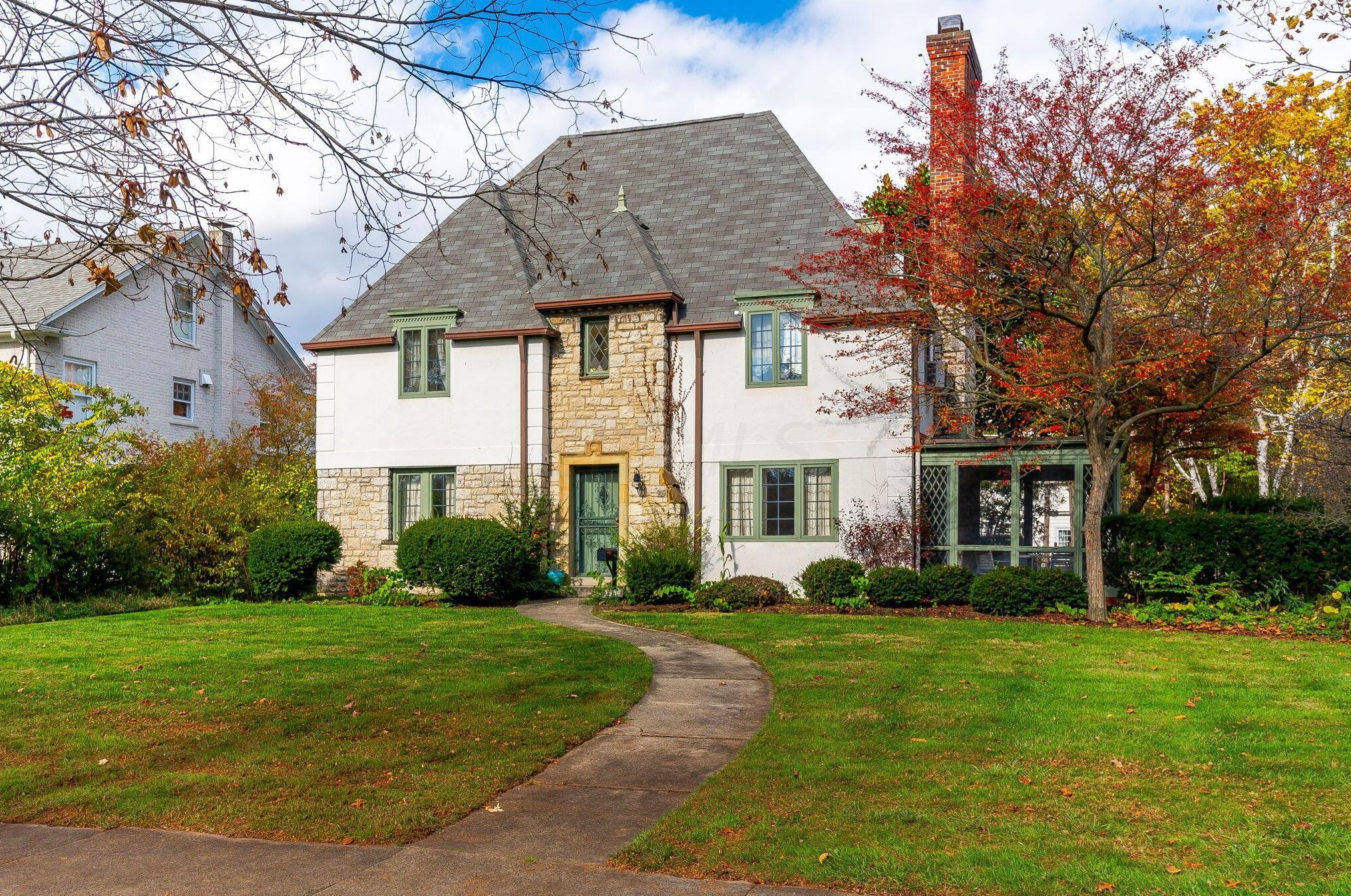2504 Sherwood Rd, Columbus, OH 43209-2151