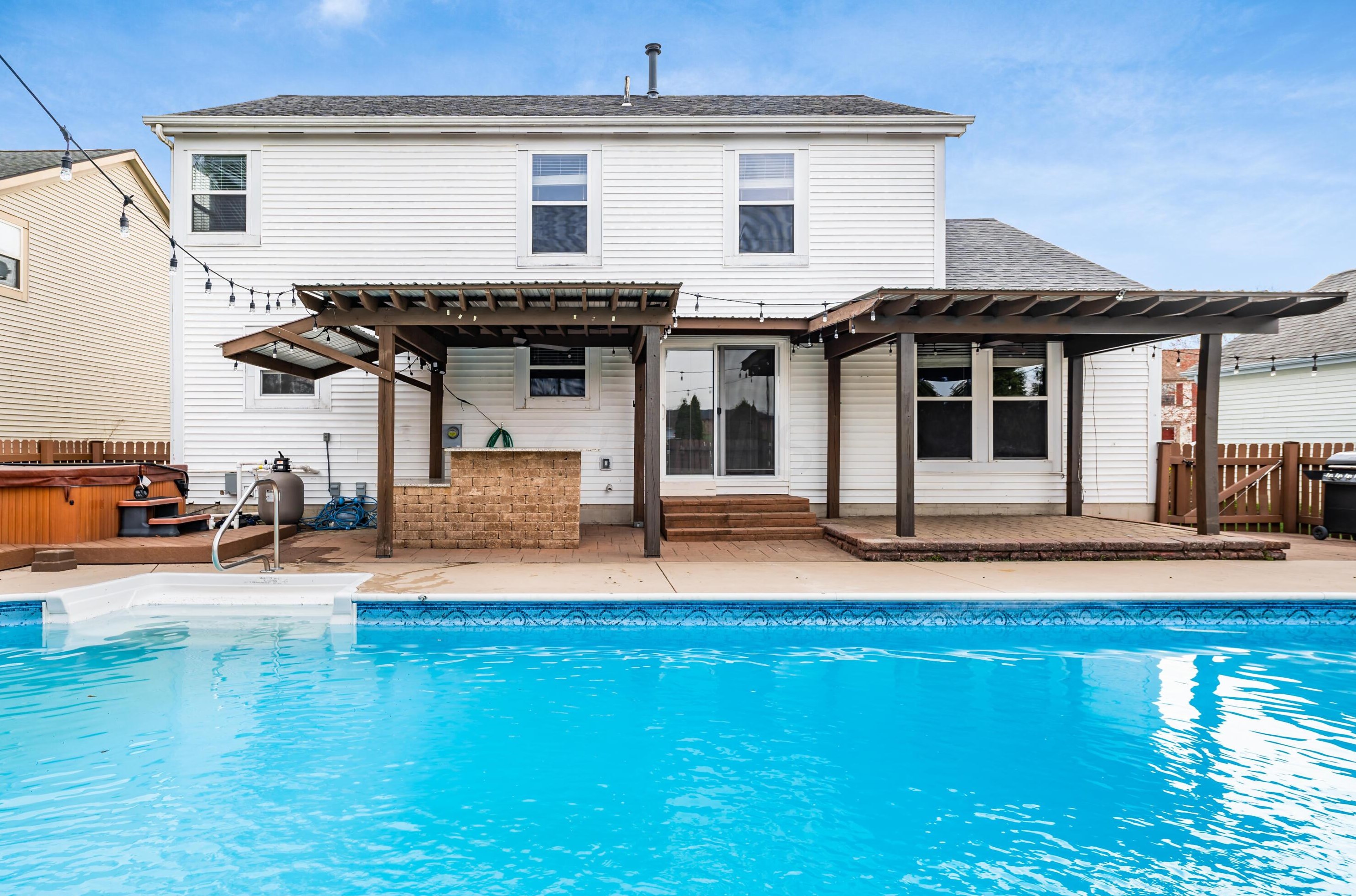 6436 Hemmingford Dr, Cnl Wnchstr OH  43110-8632 exterior