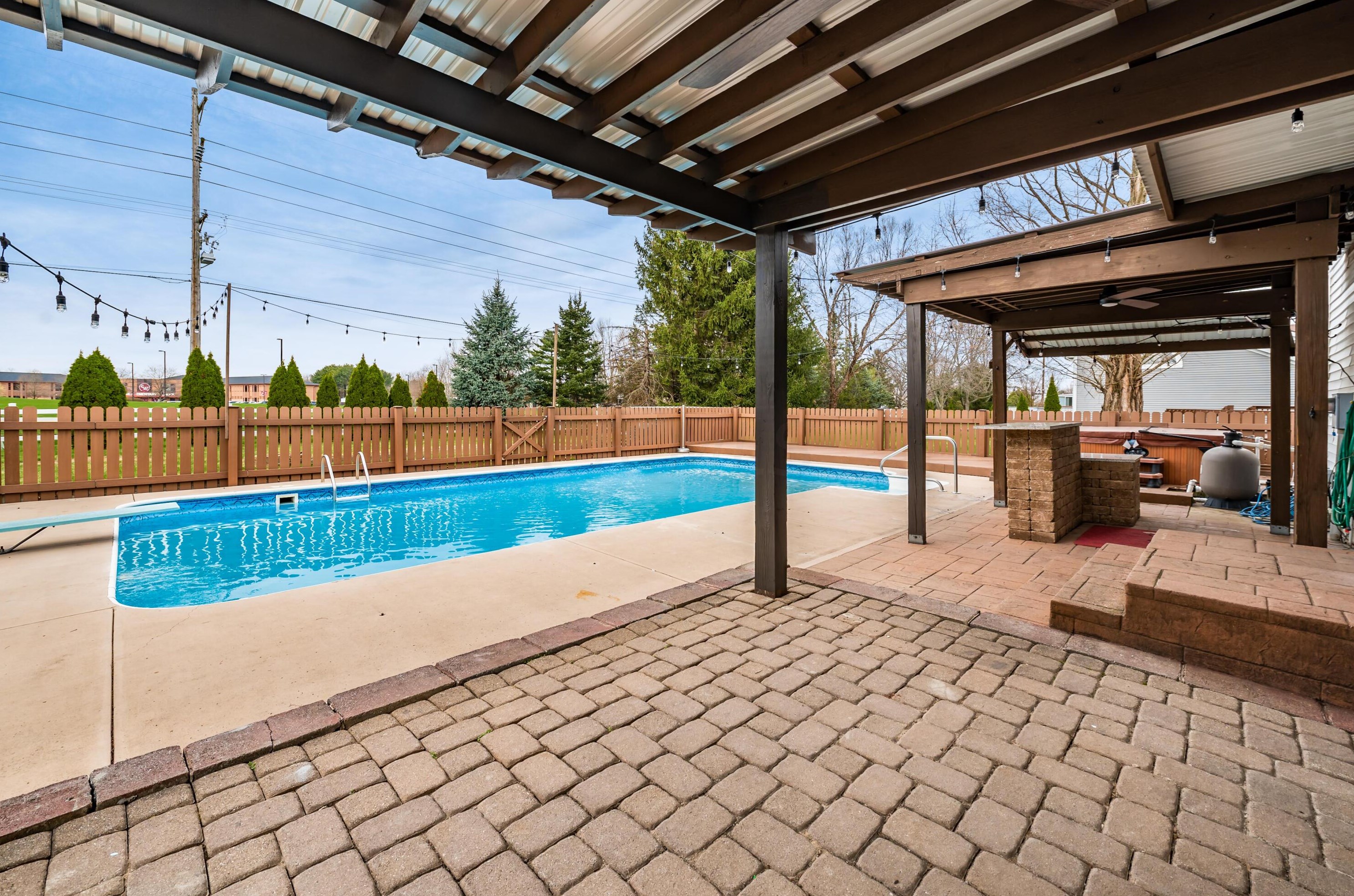 6436 Hemmingford Dr, Cnl Wnchstr OH  43110-8632 exterior